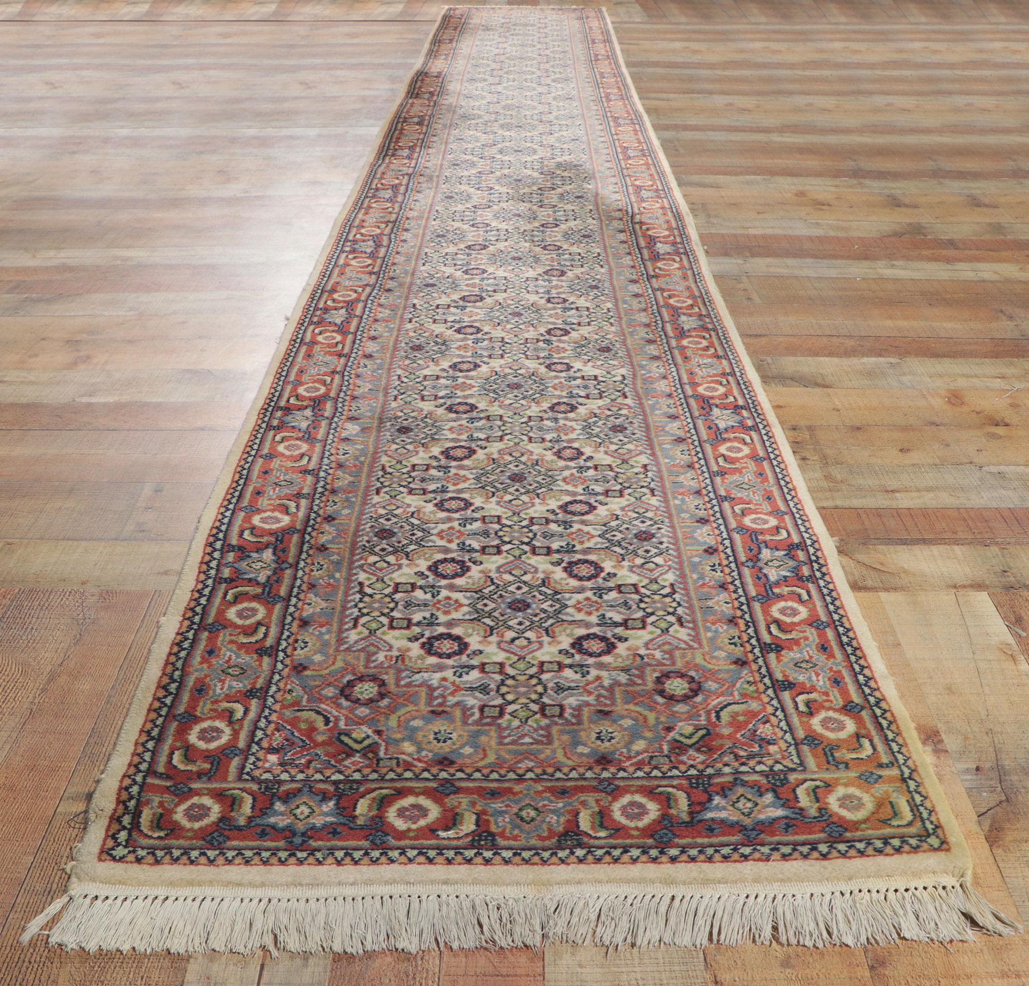 Tapis de couloir indien vintage de style Bijar persan avec motif Herati en vente 1