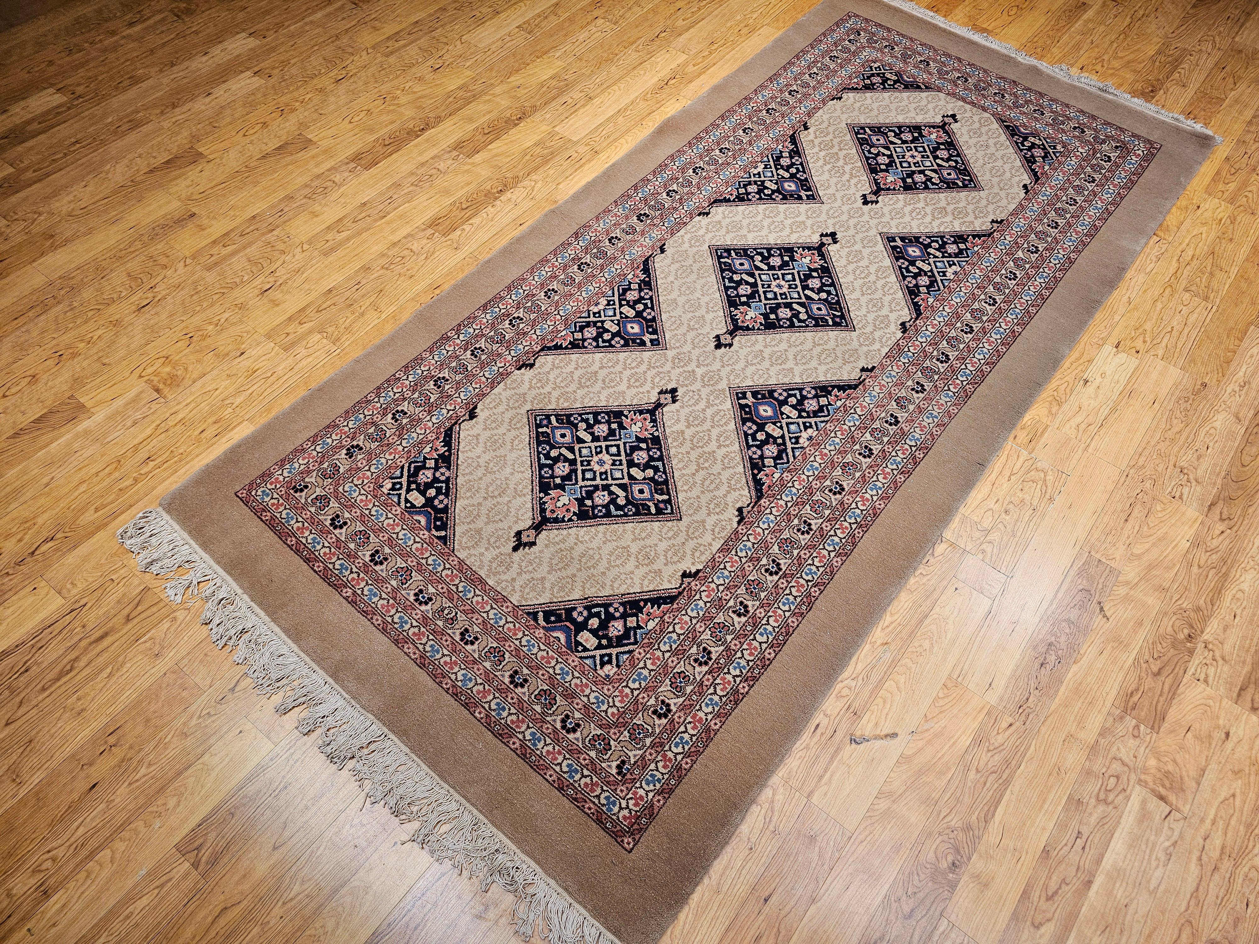 Altpersischer Kamelhaar-Malayer Gallery-Teppich im Zustand „Gut“ im Angebot in Barrington, IL