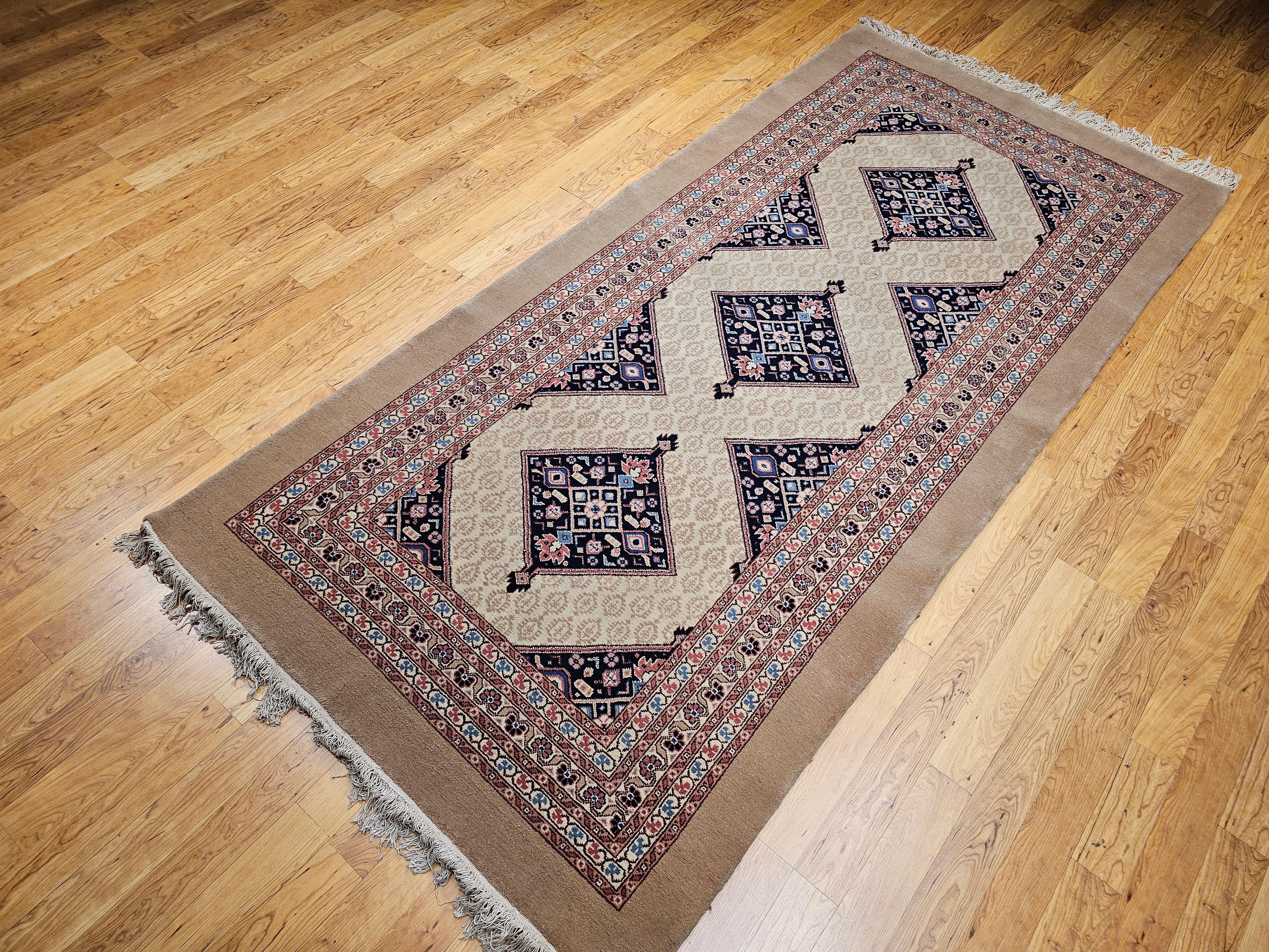 Altpersischer Kamelhaar-Malayer Gallery-Teppich im Angebot 1
