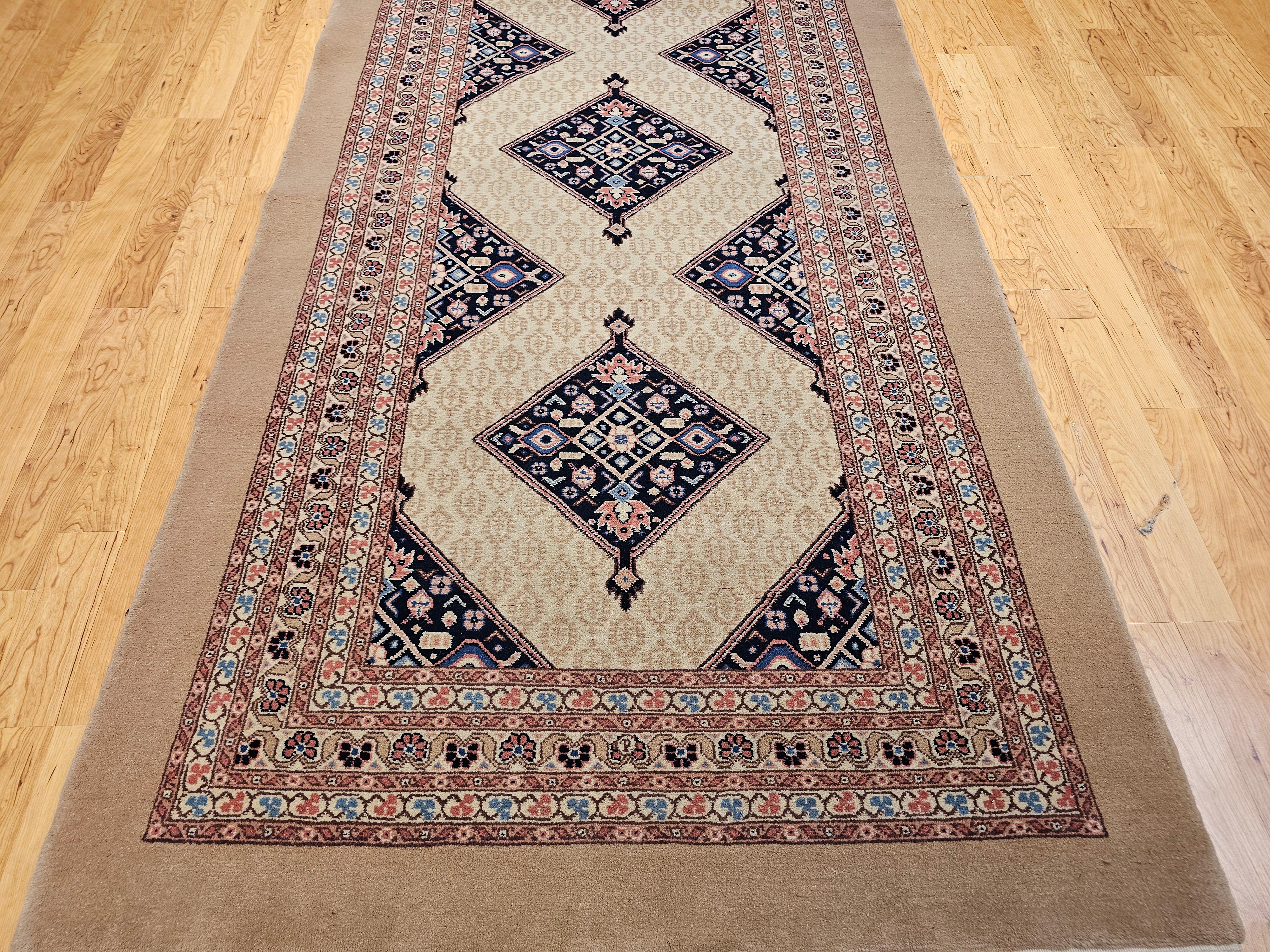 Altpersischer Kamelhaar-Malayer Gallery-Teppich im Angebot 2