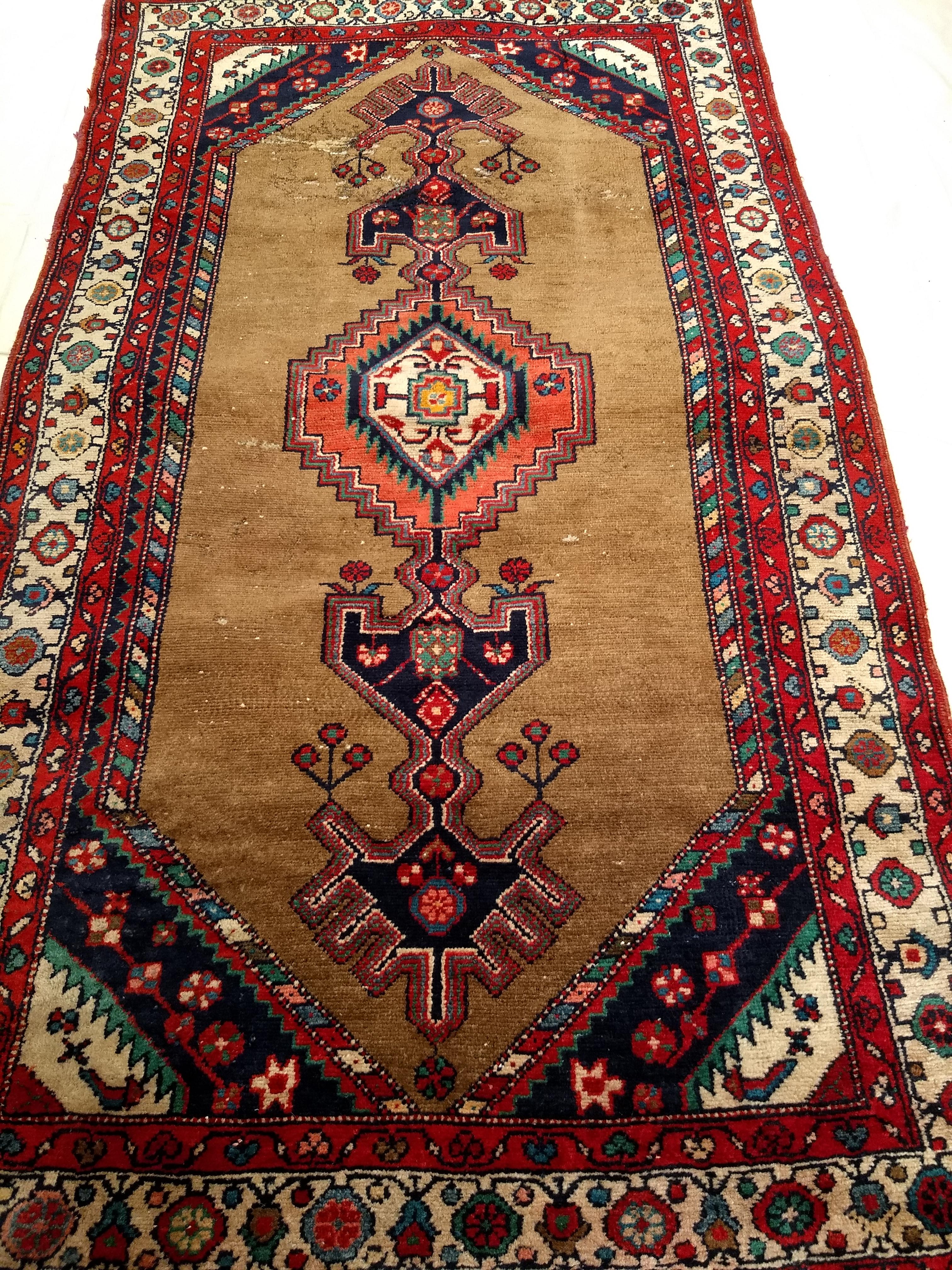 Tappeto persiano vintage in pelo di cammello Malayer in vendita 3