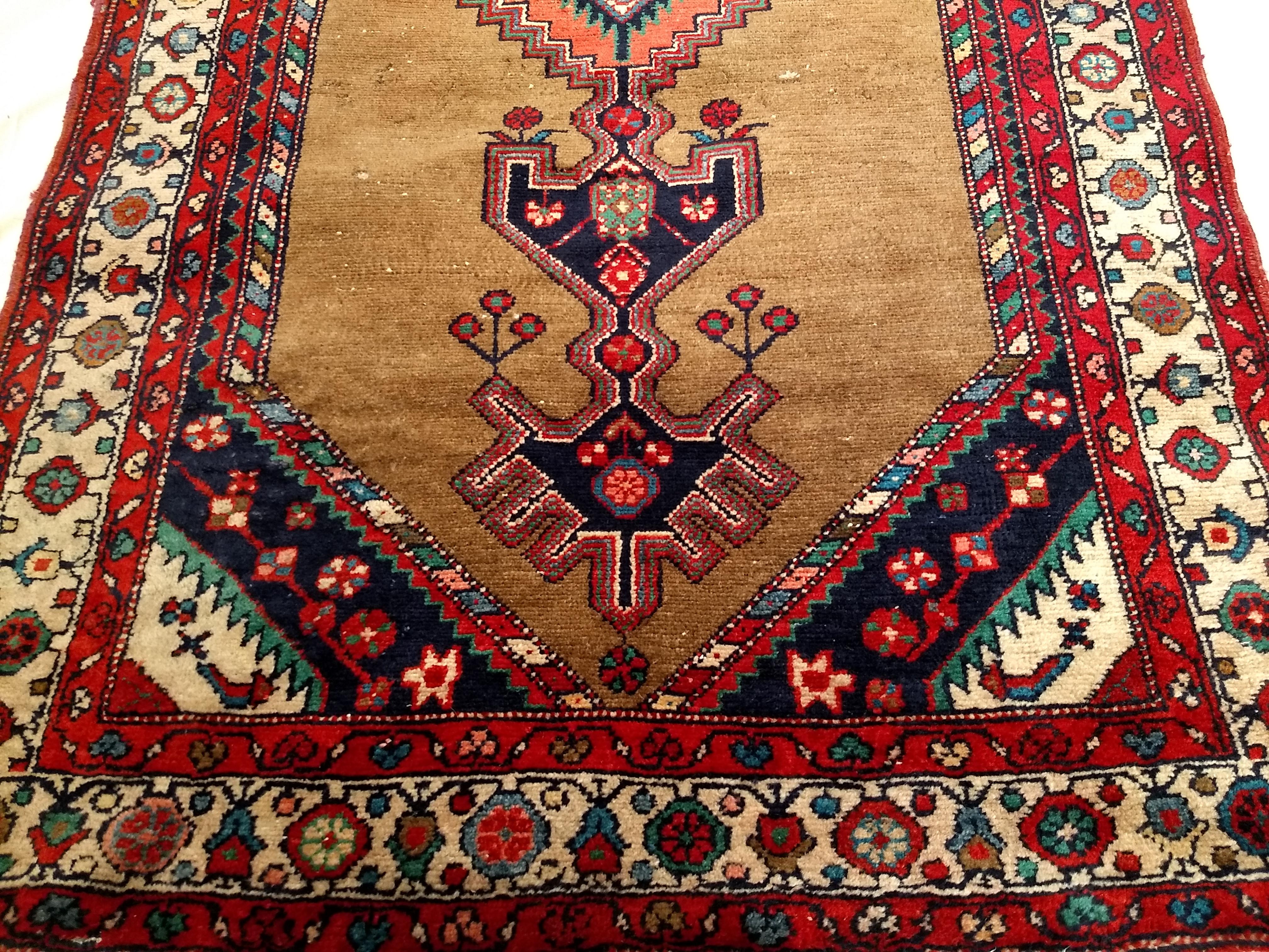 Tappeto persiano vintage in pelo di cammello Malayer in vendita 2