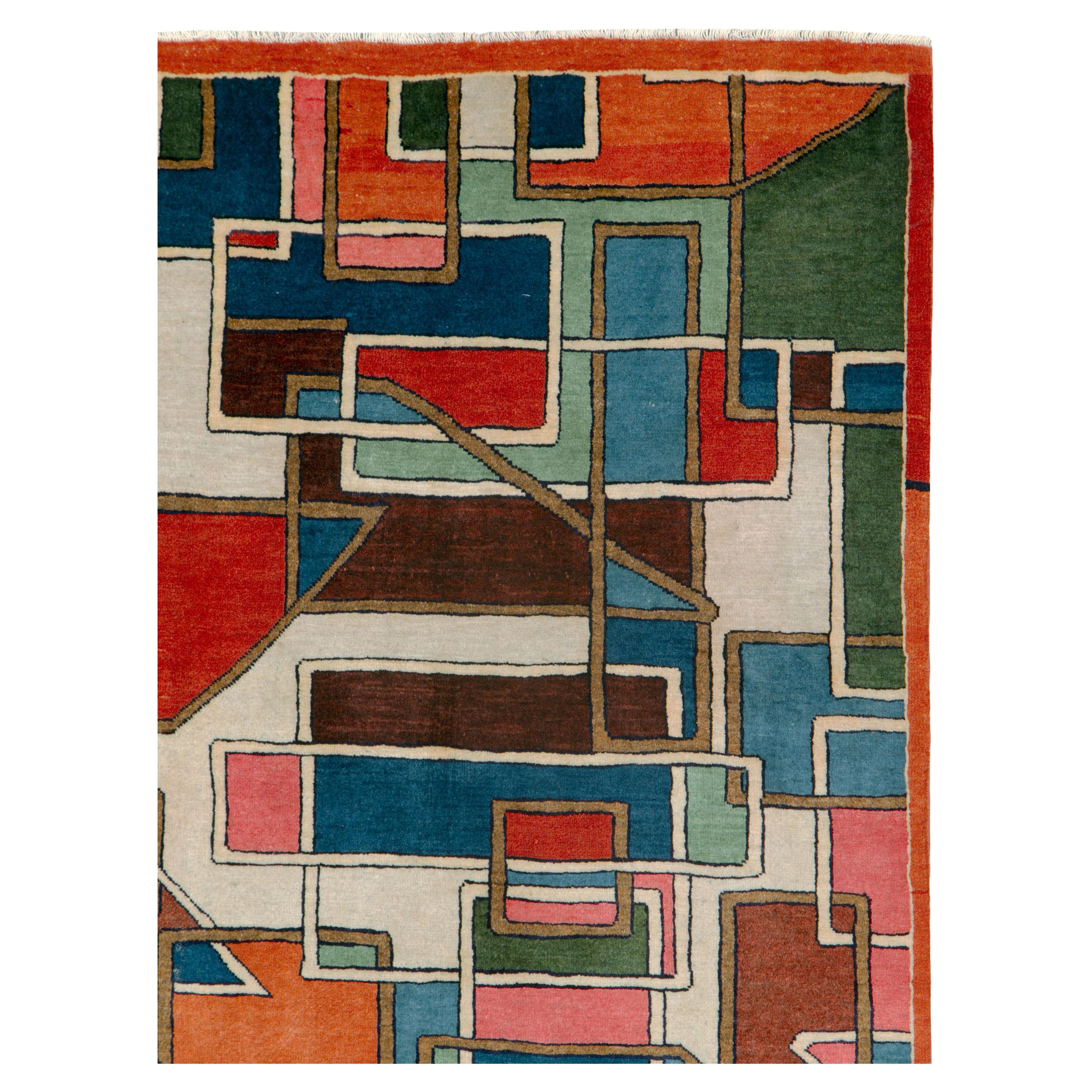 A vintage Persian Sarouk rug with an Art Deco design from the mid-20th century.