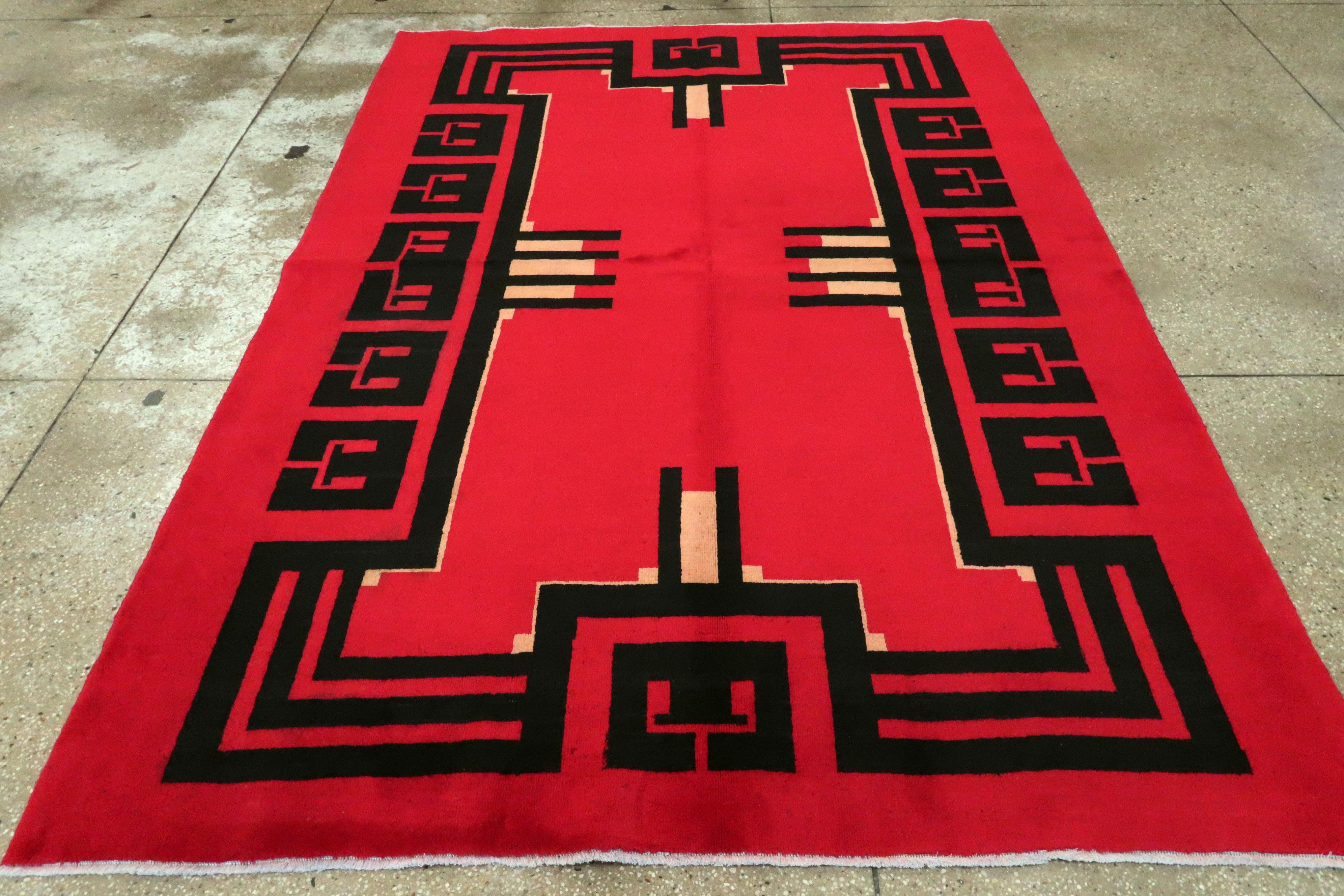 Persischer Art-Déco-Teppich im Vintage-Stil, inspiriert von Edward McKnight Kauffer (Handgeknüpft) im Angebot