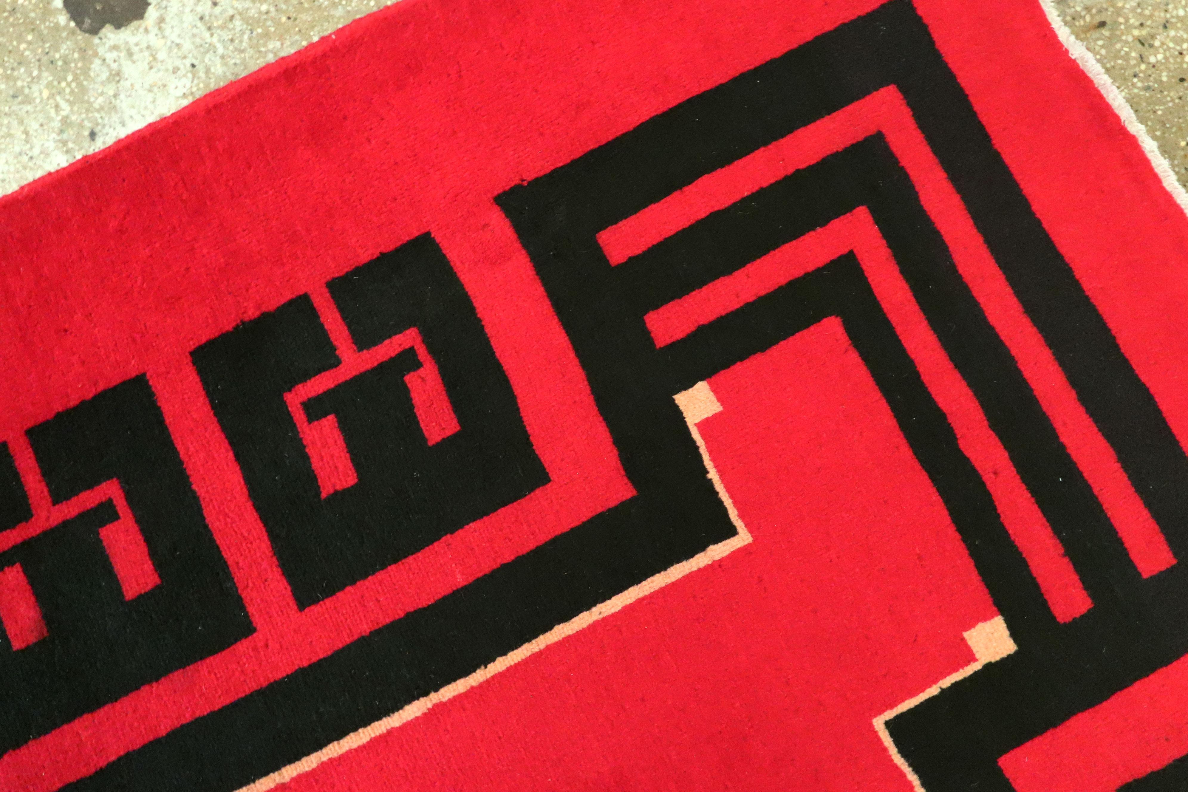 Persischer Art-Déco-Teppich im Vintage-Stil, inspiriert von Edward McKnight Kauffer (Wolle) im Angebot