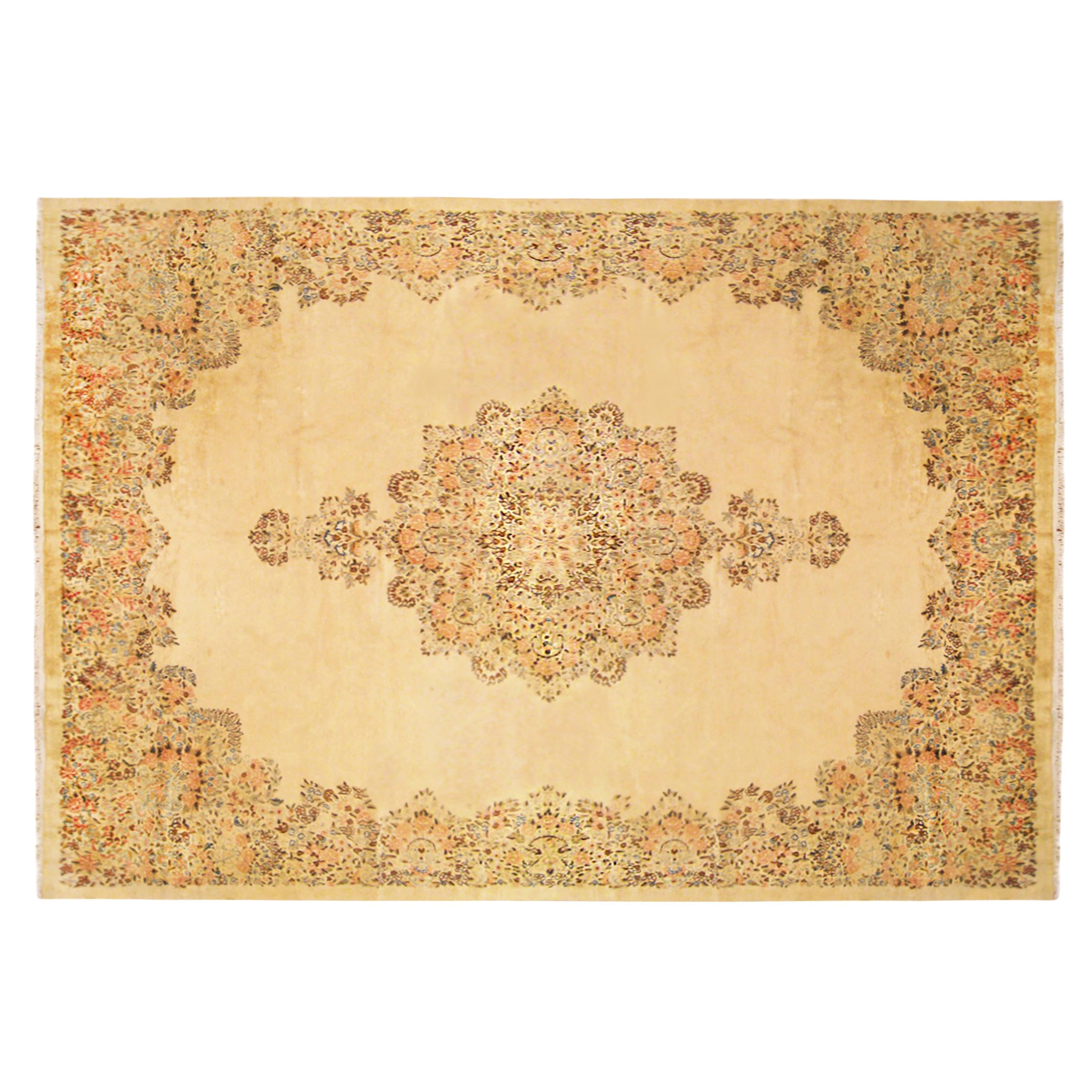 Persischer dekorativer Orienta Kerman-Teppich in Zimmergröße  im Angebot