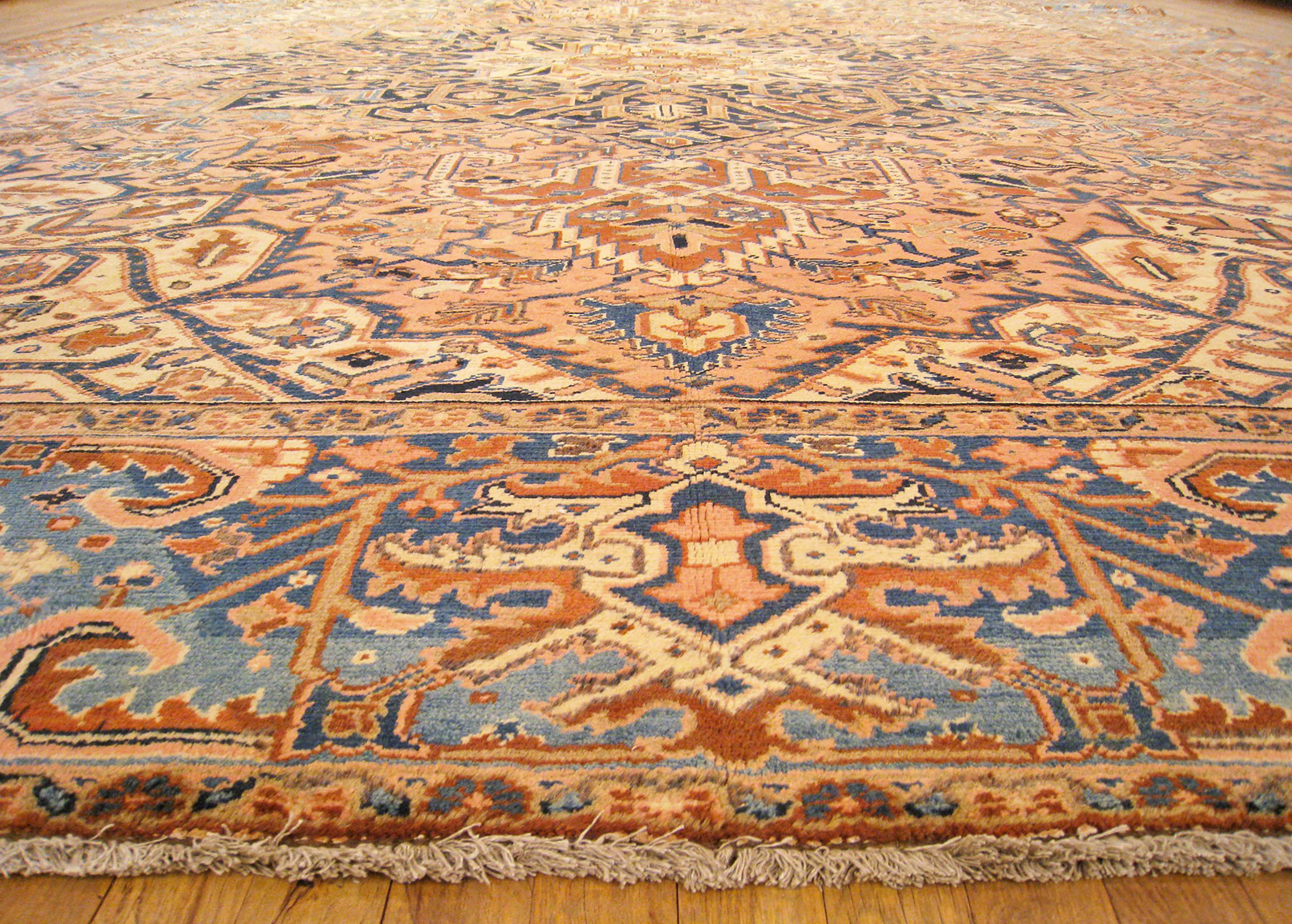 Tapis Heriz oriental décoratif persan vintage de grande taille en vente 6