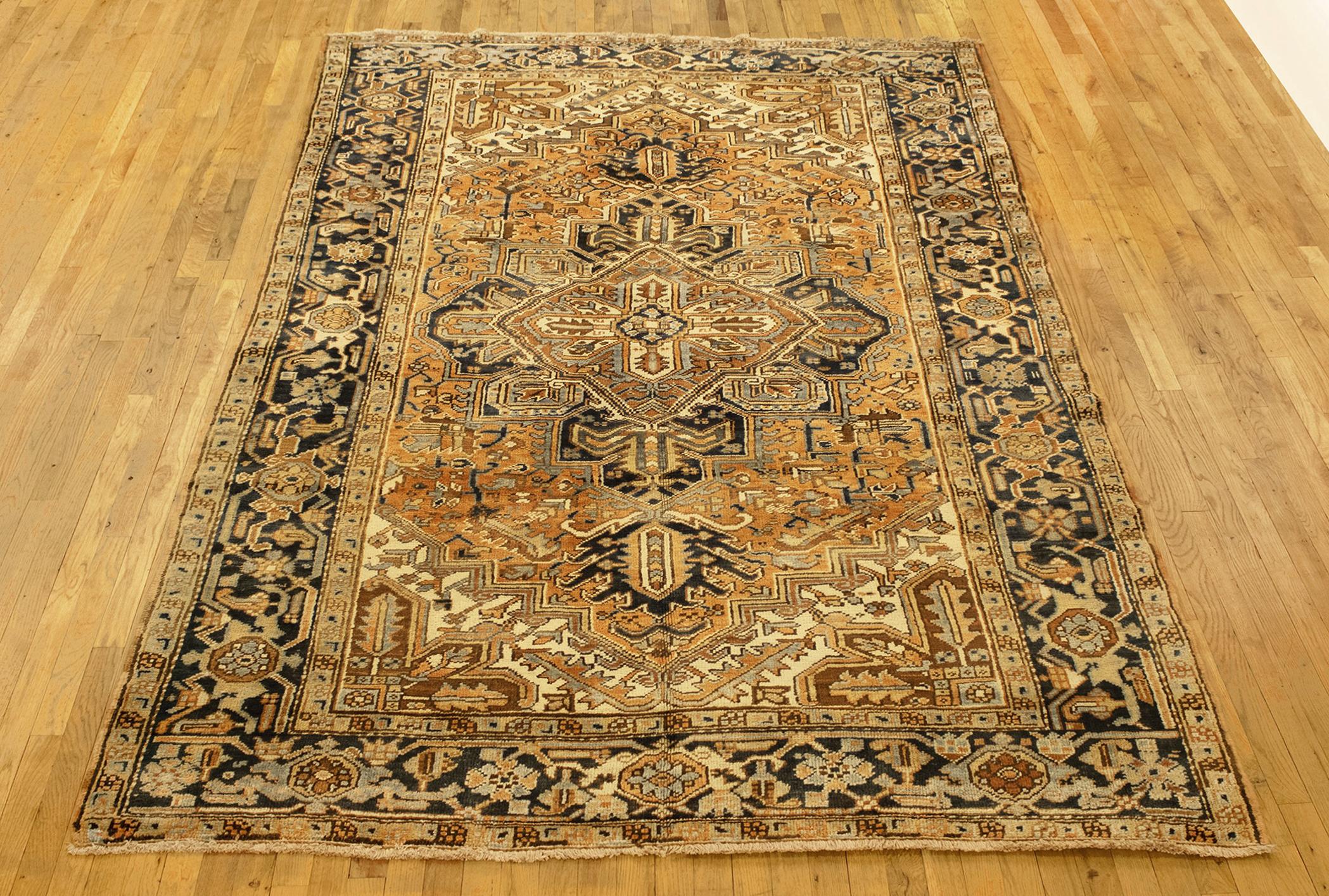 Vintage Persian Heriz Oriental rug, Room size

A vintage Persian Heriz oriental rug, size 9'8