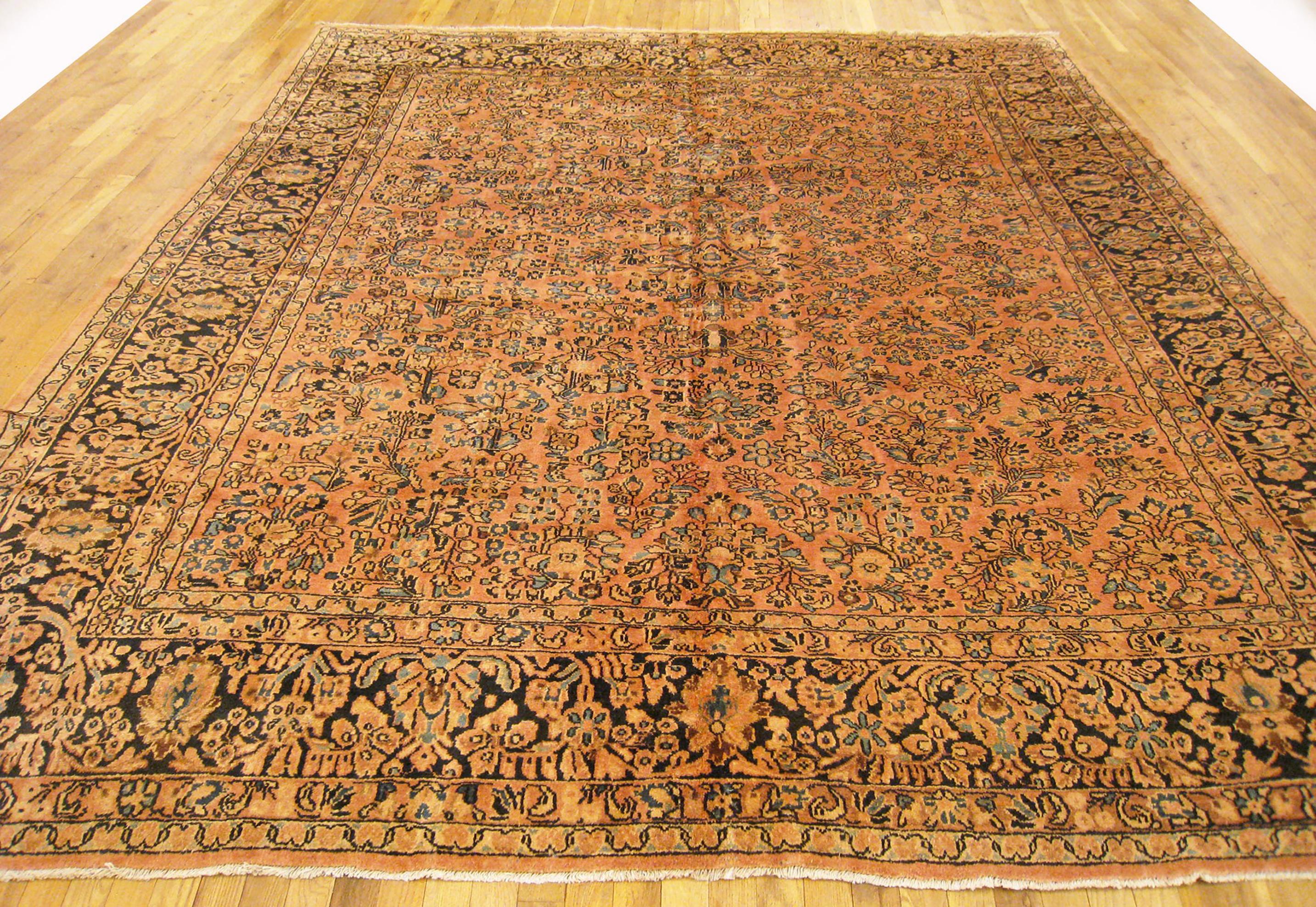 Dekorativer orientalischer Sarouk-Teppich in Zimmergröße aus Persien (Persisch) im Angebot