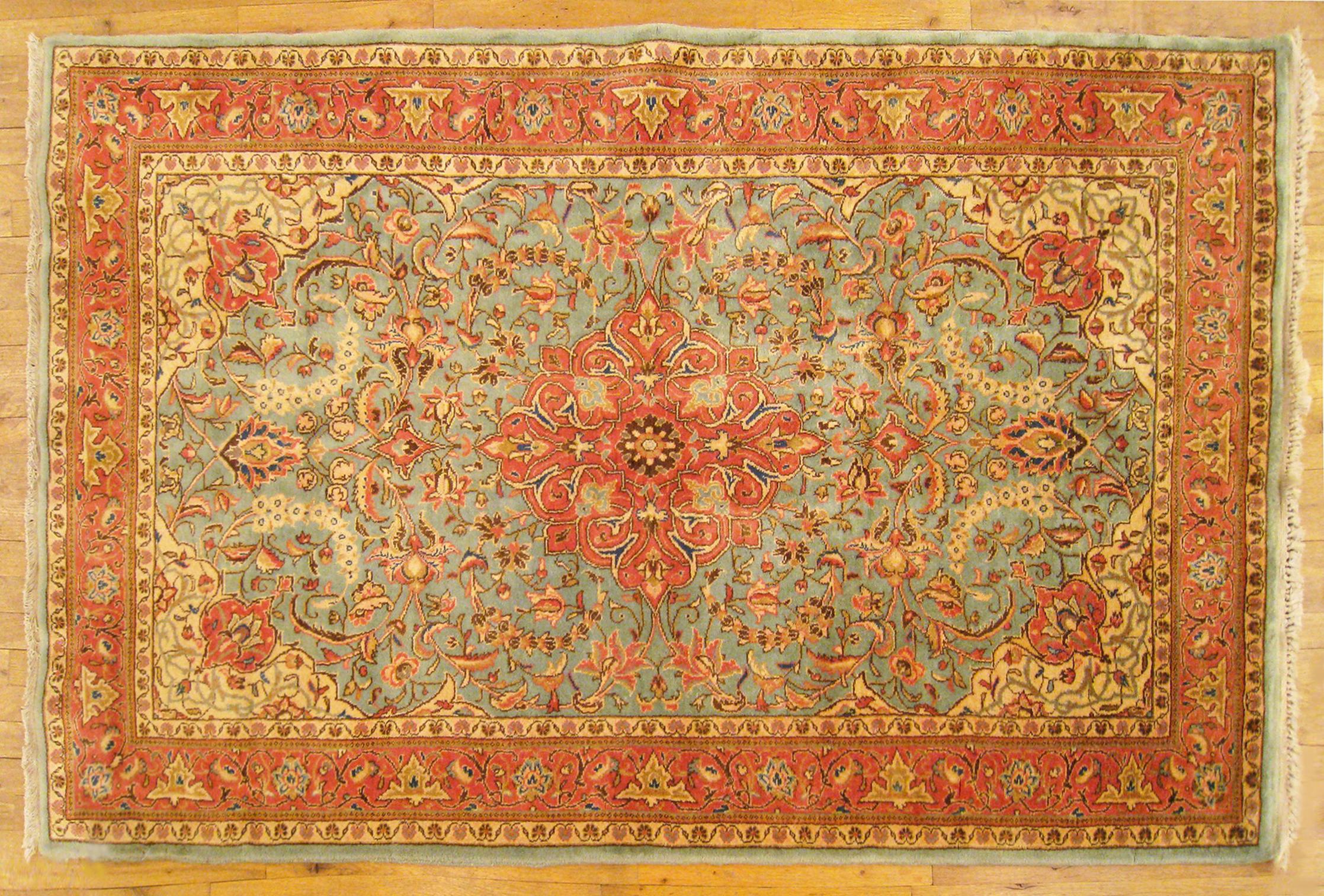 Vintage Persian Sarouk oriental rug, circa 1950, small size.

A vintage Persian Sarouk oriental rug, size 7'2