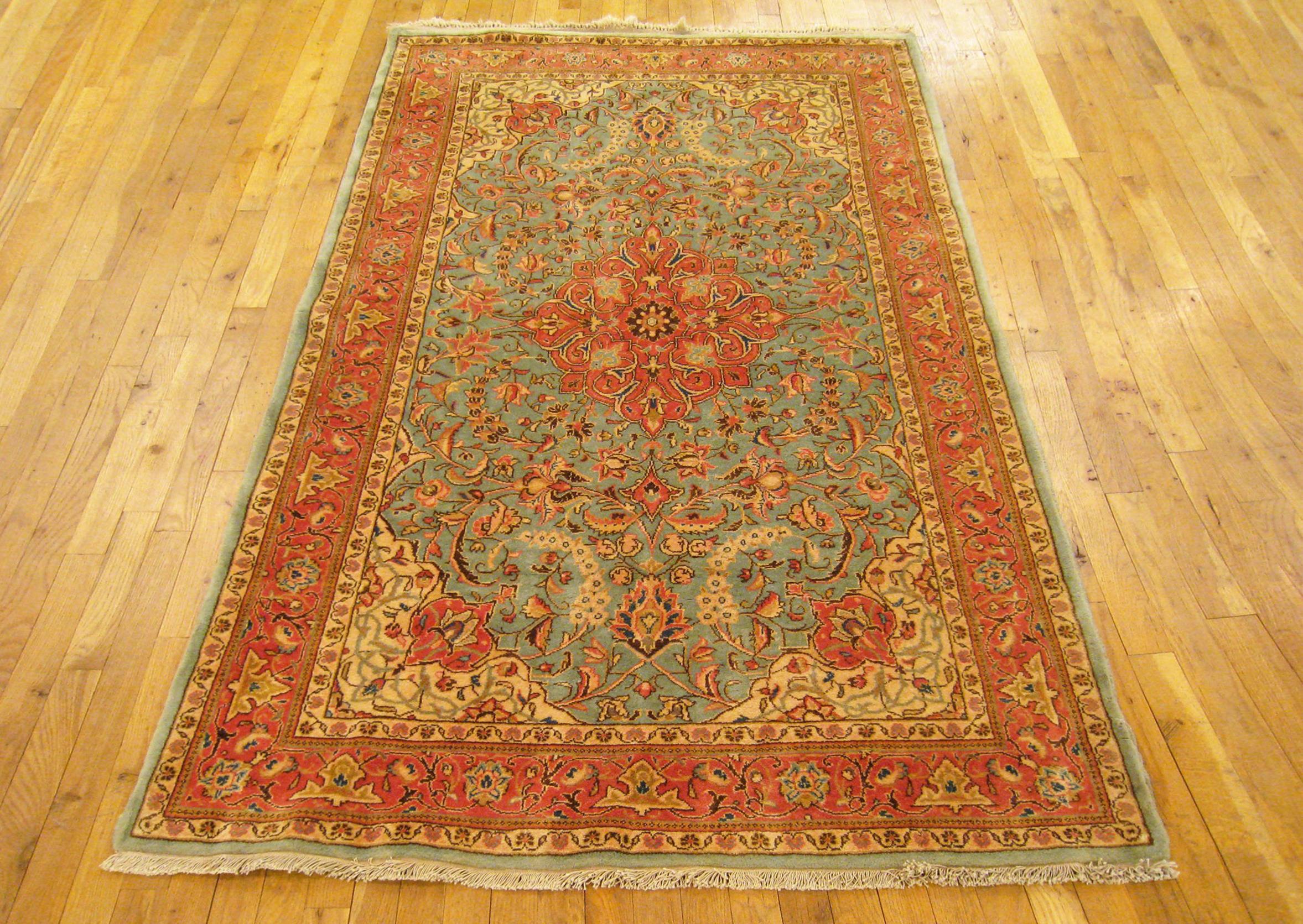 Vintage Persian Decorative Oriental Sarouk Rug in Small Size In Good Condition For Sale In New York, NY