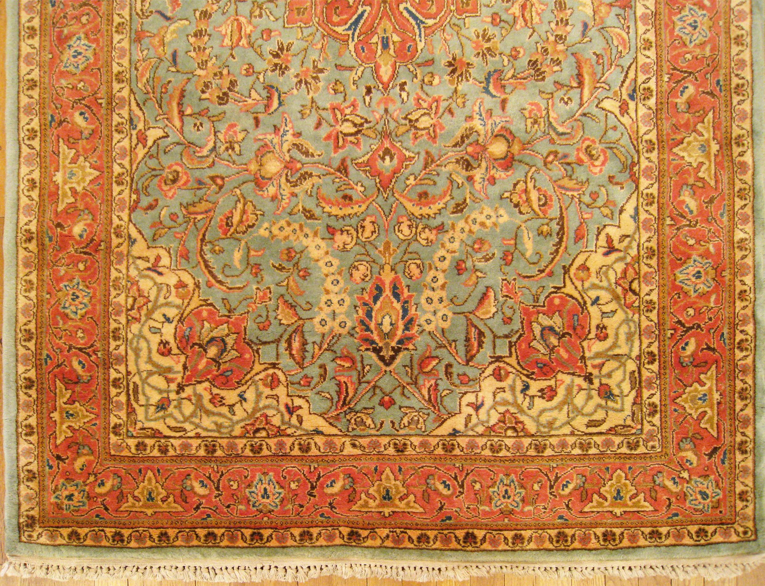 Mid-20th Century Vintage Persian Decorative Oriental Sarouk Rug in Small Size For Sale