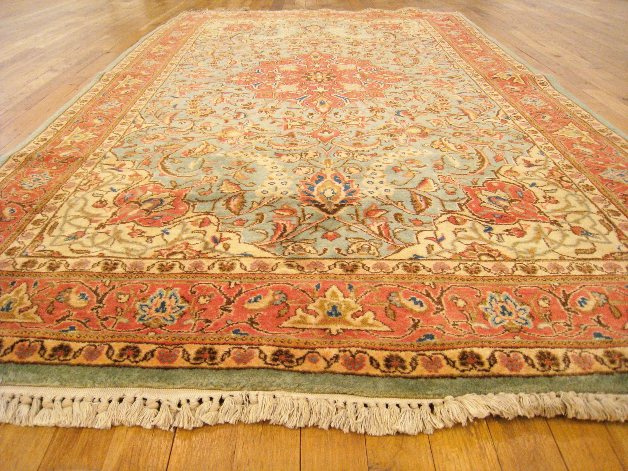 Vintage Persian Decorative Oriental Sarouk Rug in Small Size For Sale 2