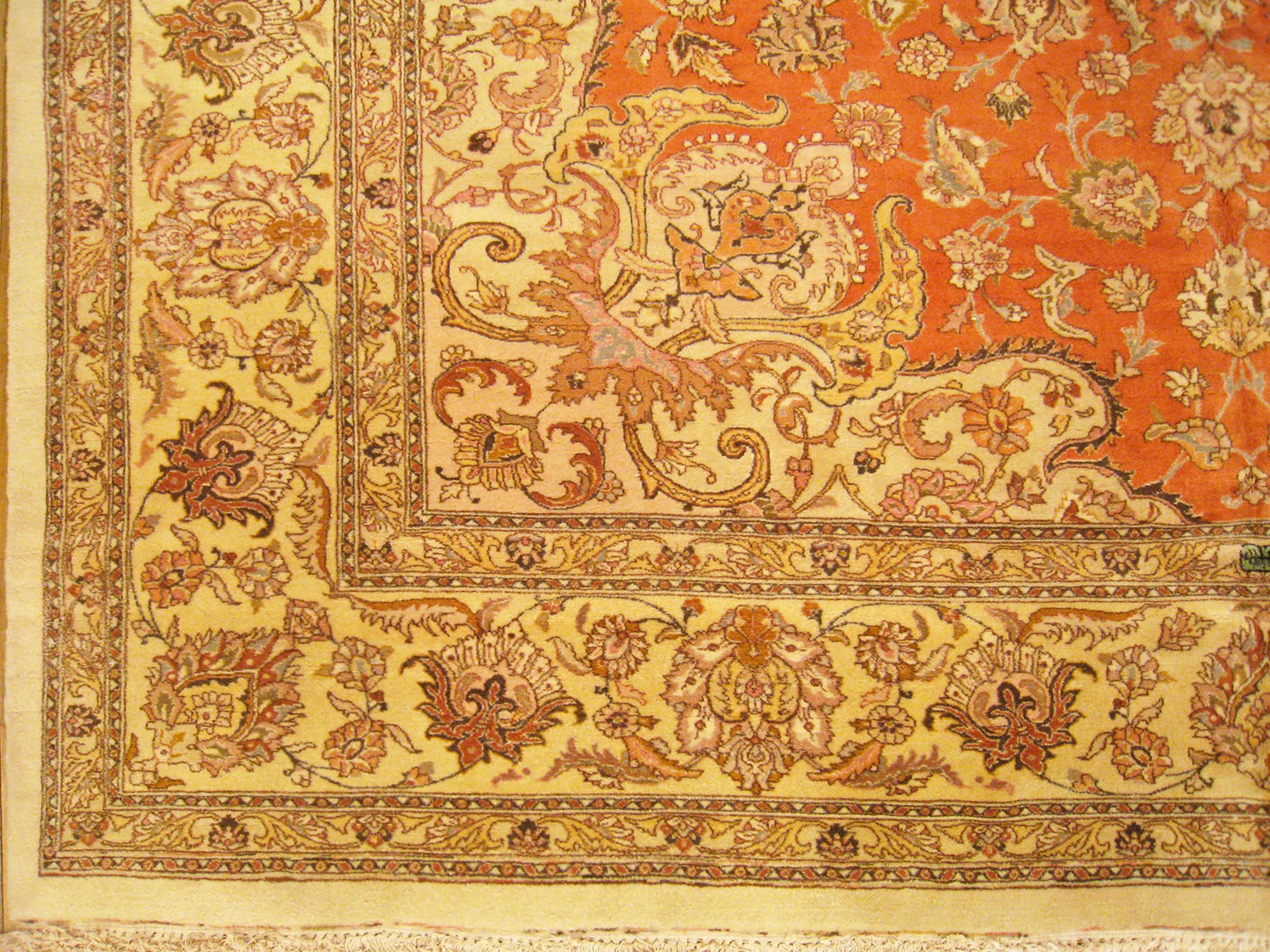 Persischer dekorativer orientalischer Täbris-Teppich in Großformat im Zustand „Gut“ im Angebot in New York, NY