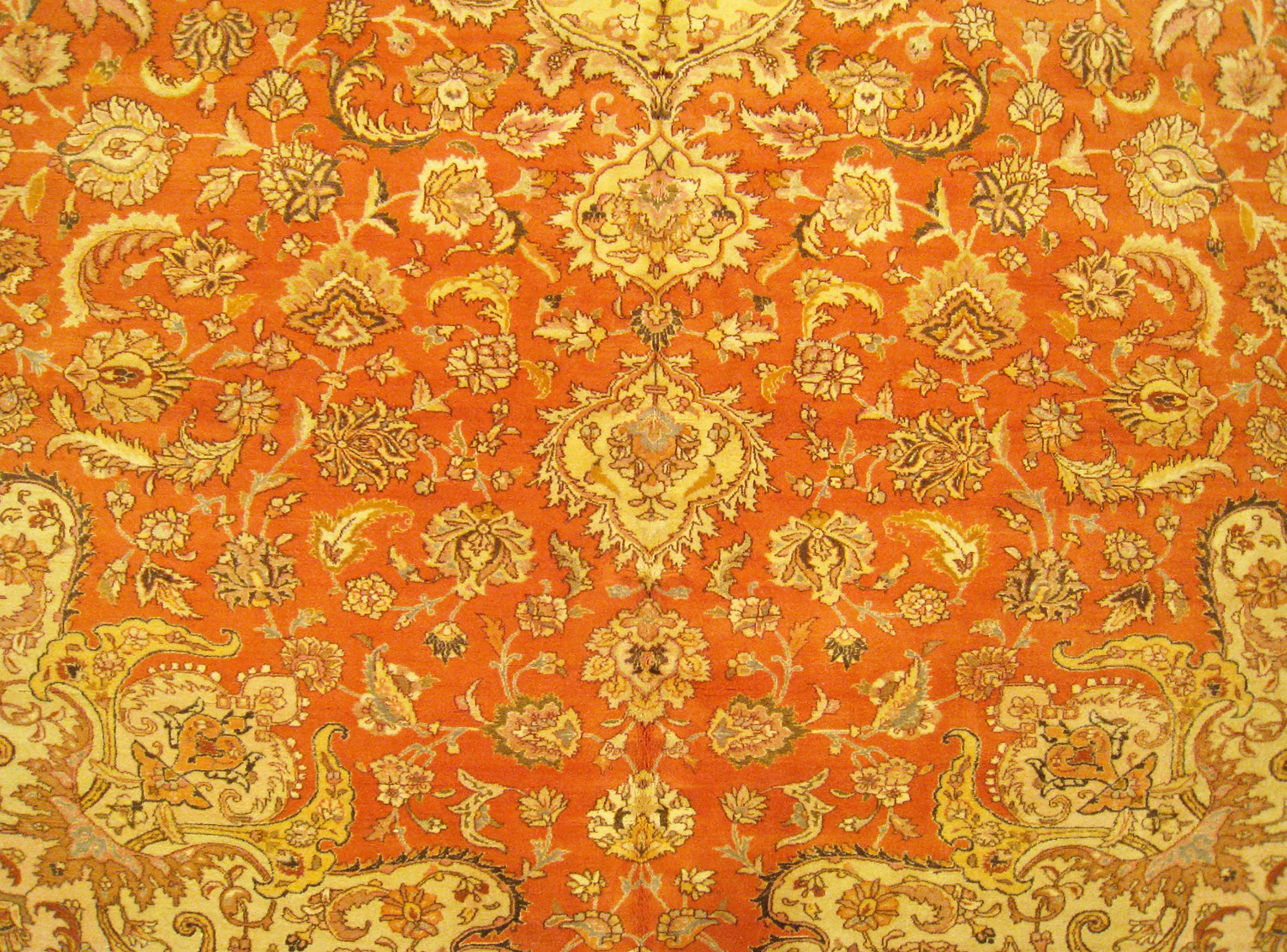 Persischer dekorativer orientalischer Täbris-Teppich in Großformat (Wolle) im Angebot