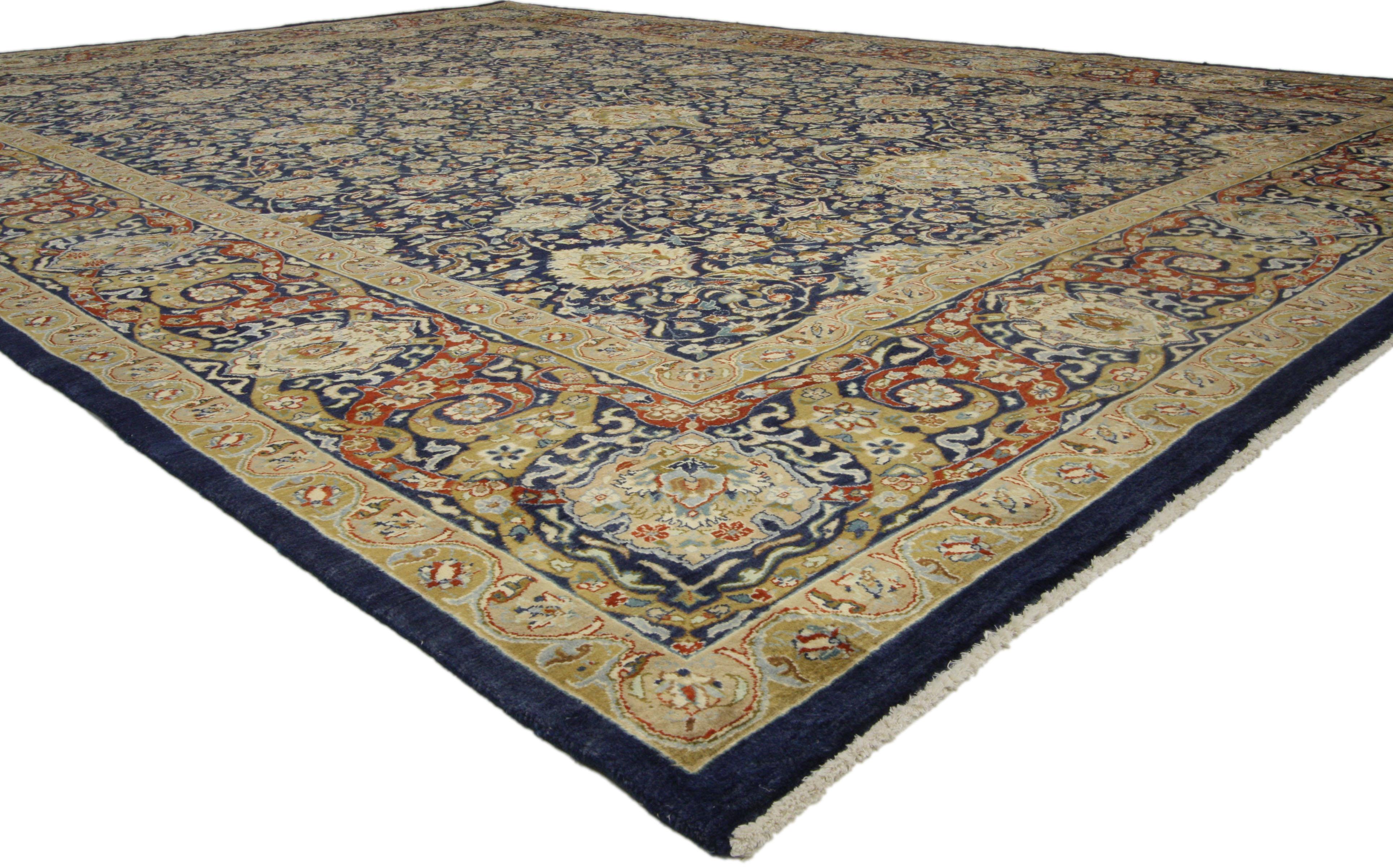 74746, tapis pakistanais de style Renaissance médiévale. Avec ses détails ornementaux qui ajoutent une élégance intemporelle et un sens de l'histoire, ce tapis pakistanais vintage en laine nouée à la main présente un motif floral raffiné composé de
