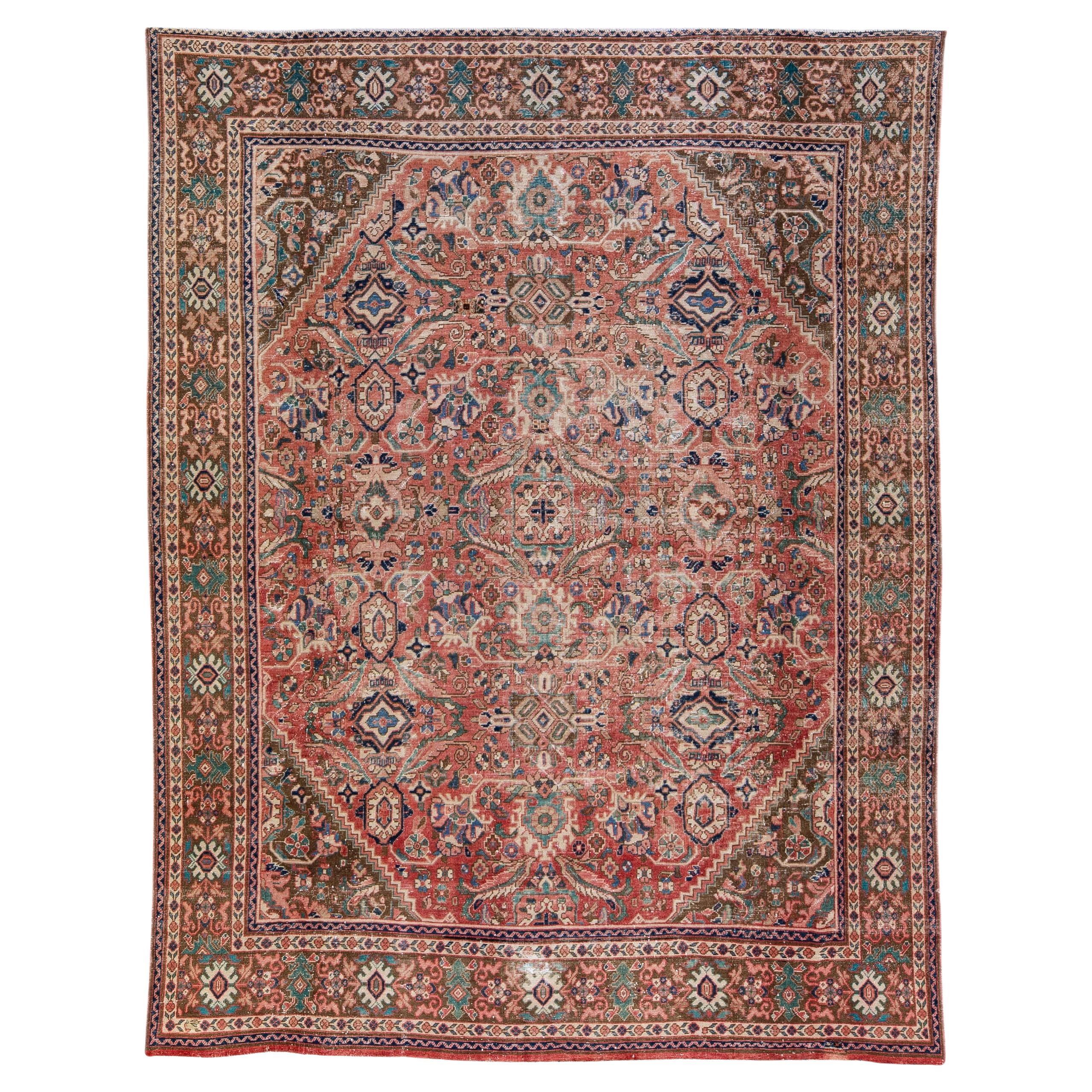 Tappeto persiano d'epoca in lana floreale beige, fatto a mano, con segni di usura in vendita