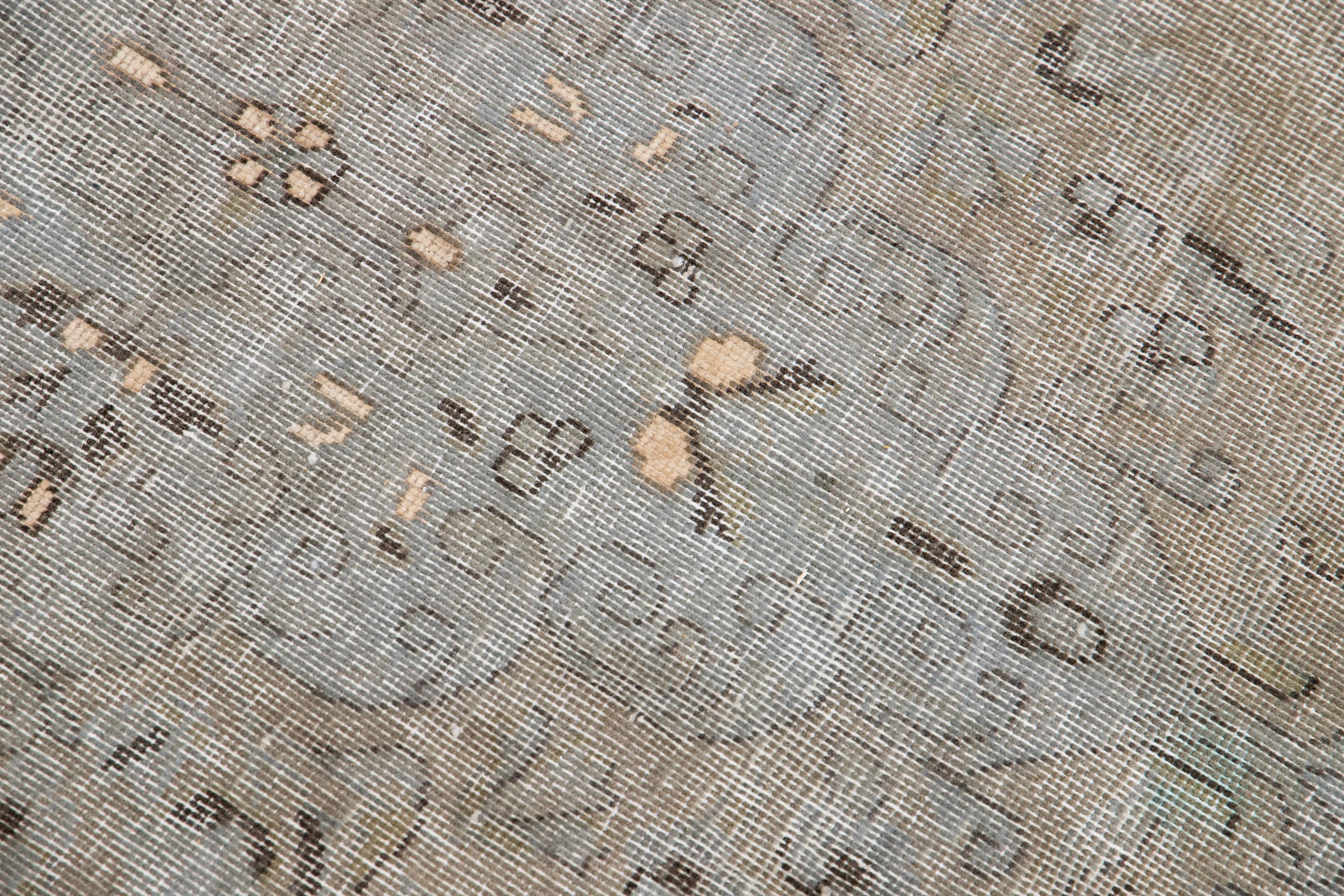 Persischer handgefertigter Medaillon-Teppich aus Wolle in Beige im Used-Look im Angebot 2
