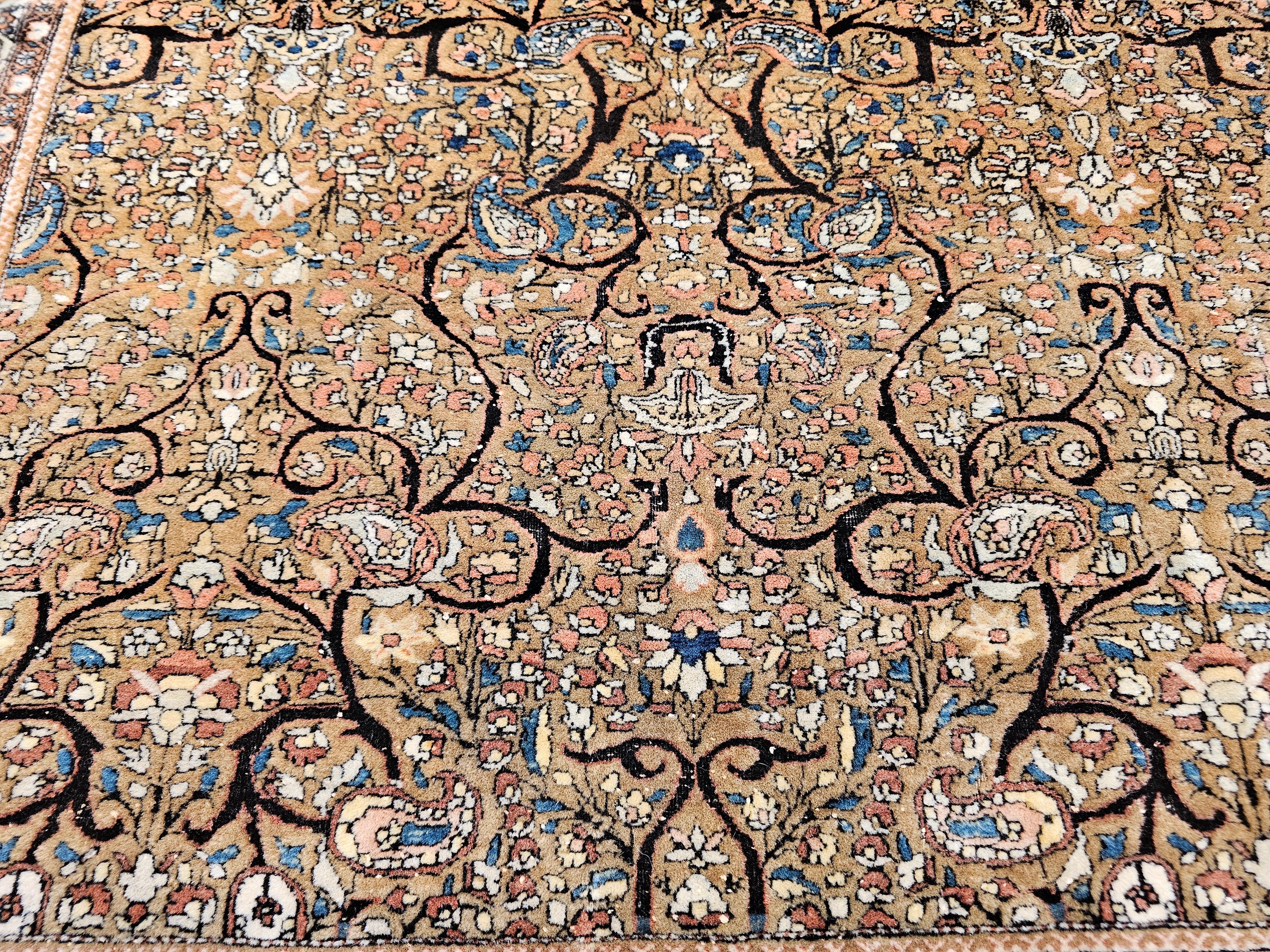 Sarouk persan Farahan du 19ème siècle en poils de chameau avec motif sur toute sa surface en vente 2