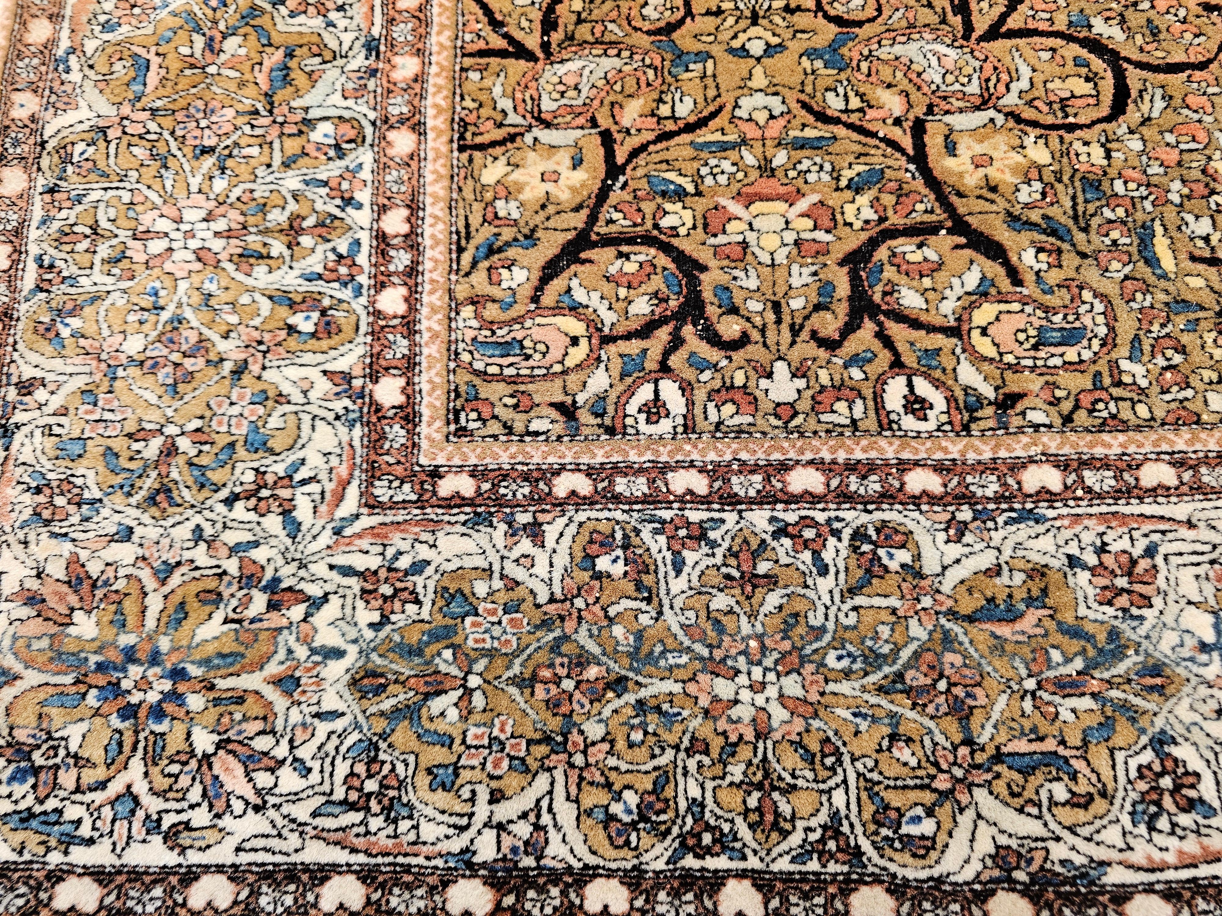 Sarouk persan Farahan du 19ème siècle en poils de chameau avec motif sur toute sa surface en vente 4