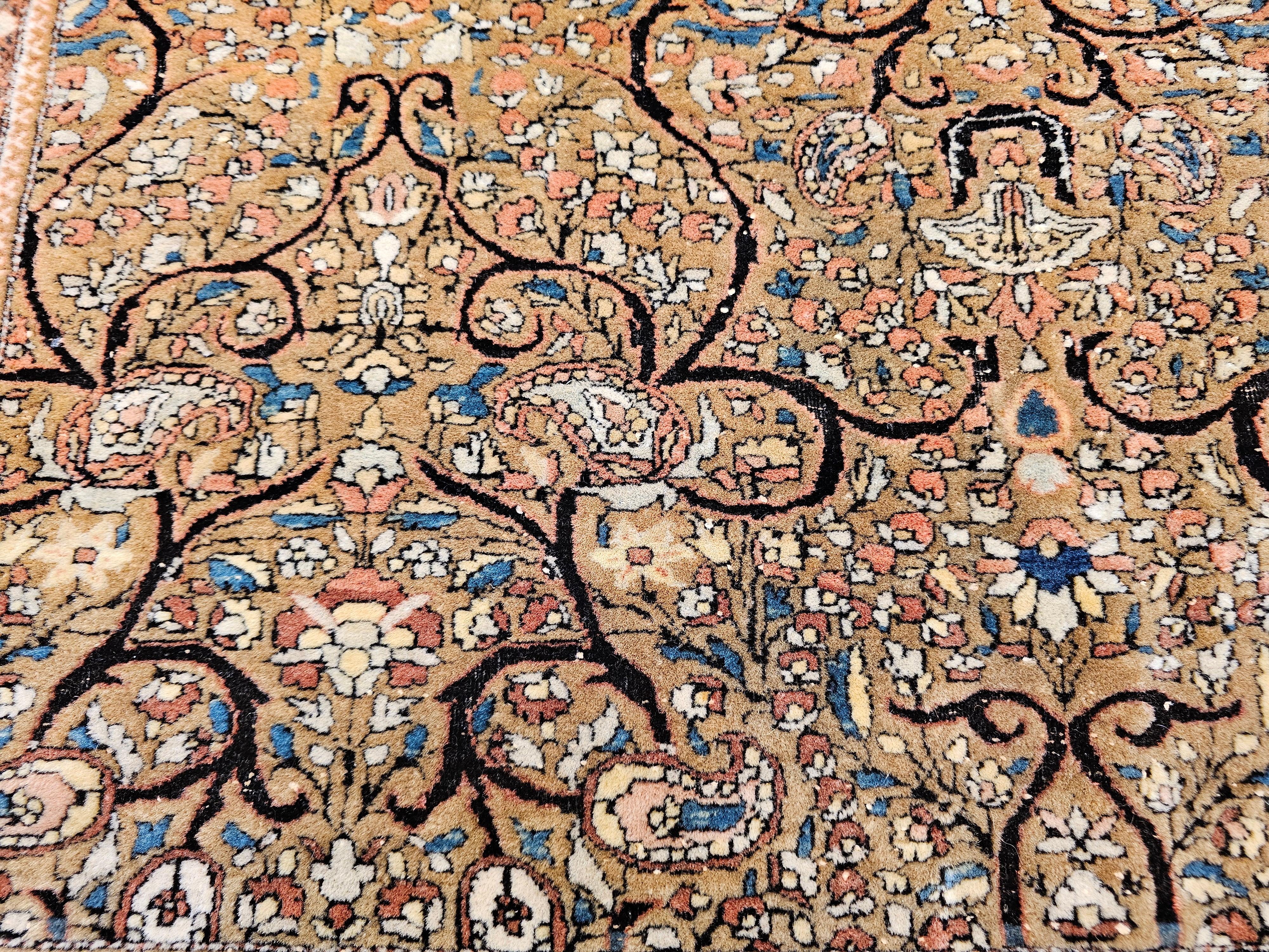 Sarouk persan Farahan du 19ème siècle en poils de chameau avec motif sur toute sa surface en vente 3