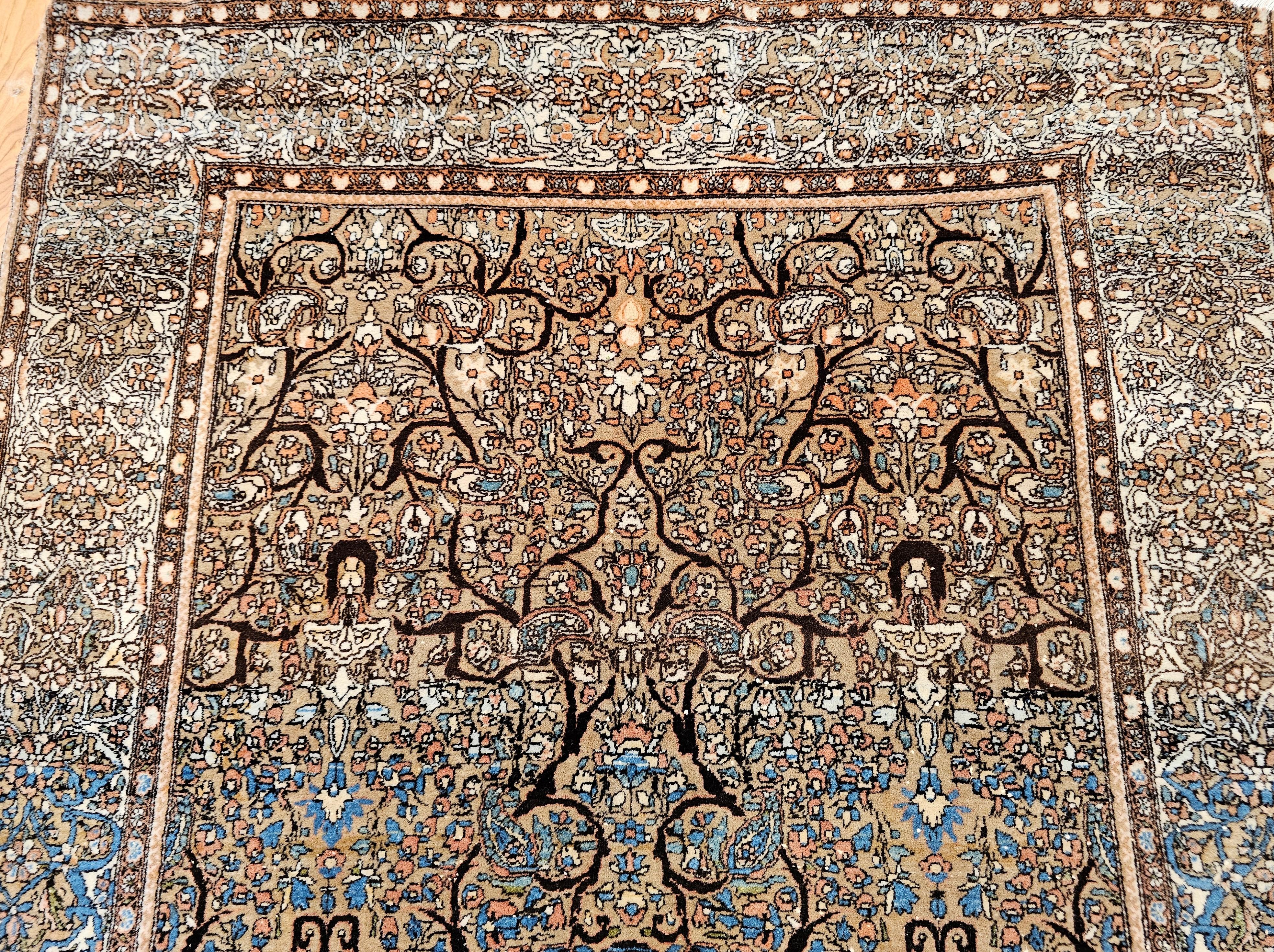Perse Sarouk persan Farahan du 19ème siècle en poils de chameau avec motif sur toute sa surface en vente
