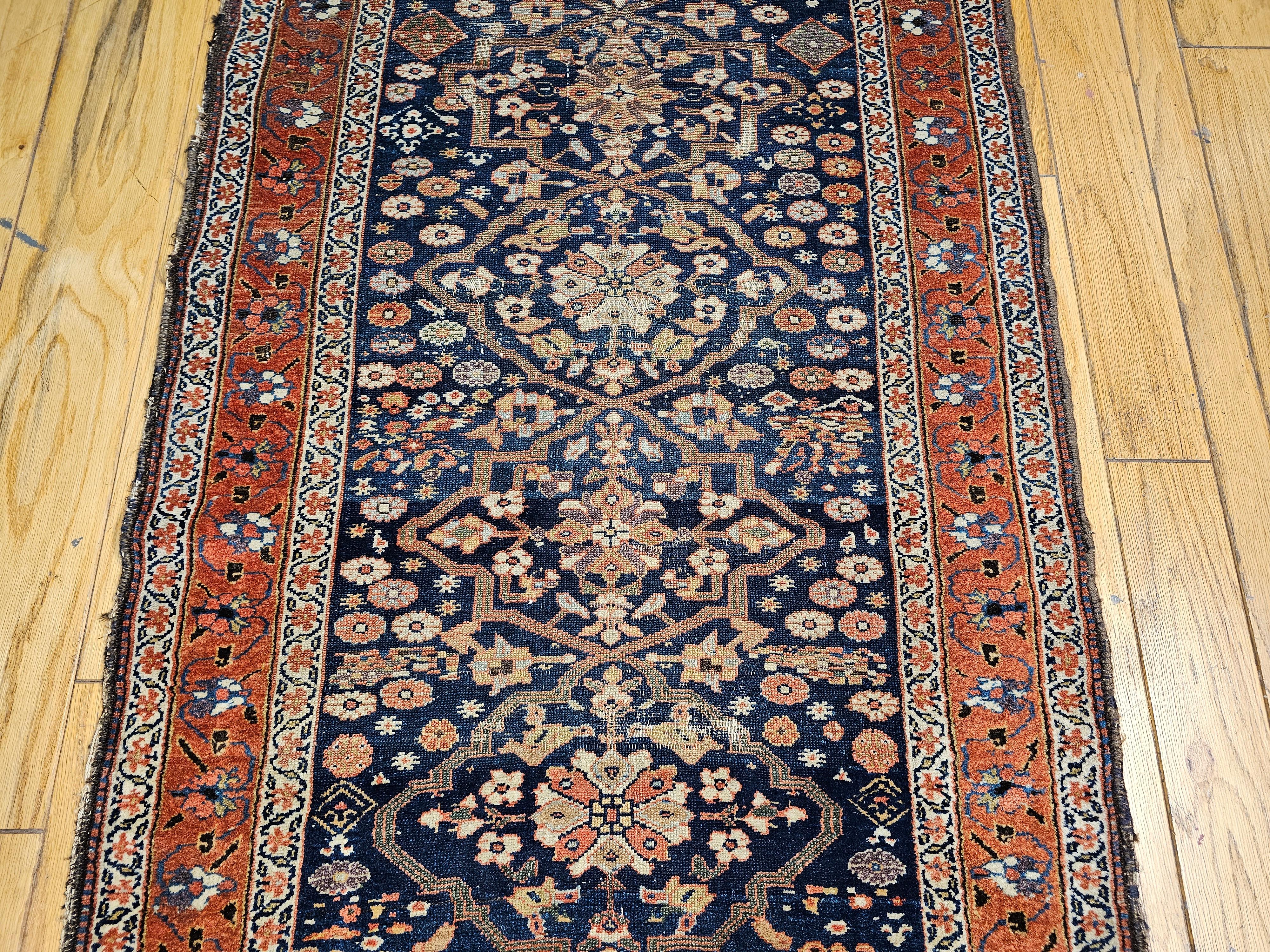 Tintura vegetale Runner persiano d'epoca in Sarouk Farahan in vendita