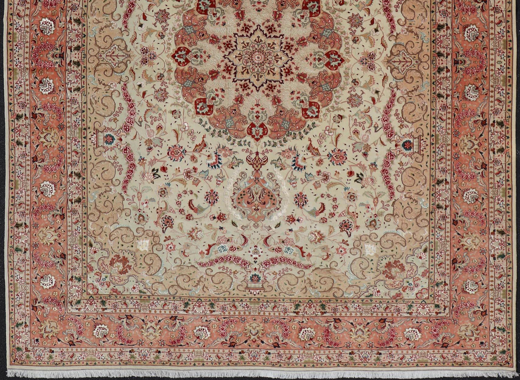  Vintage Persian Fine Tabriz Rug with Floral Medallion Design in Wool And Silk For Sale 4