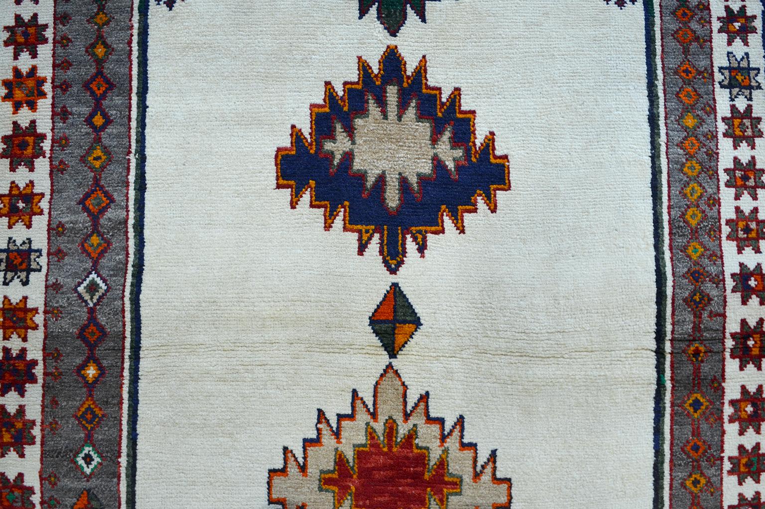 Persischer Gabbeh Stammeskunst-Teppich, Wolle, 4' x 7', 1940er Jahre, Vintage (Pflanzlich gefärbt) im Angebot