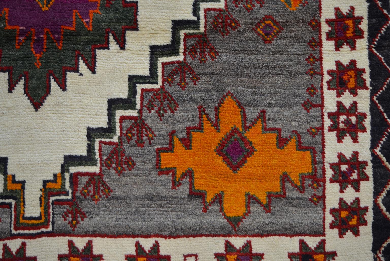 Persischer Gabbeh Stammeskunst-Teppich, Wolle, 4' x 7', 1940er Jahre, Vintage (Mitte des 20. Jahrhunderts) im Angebot