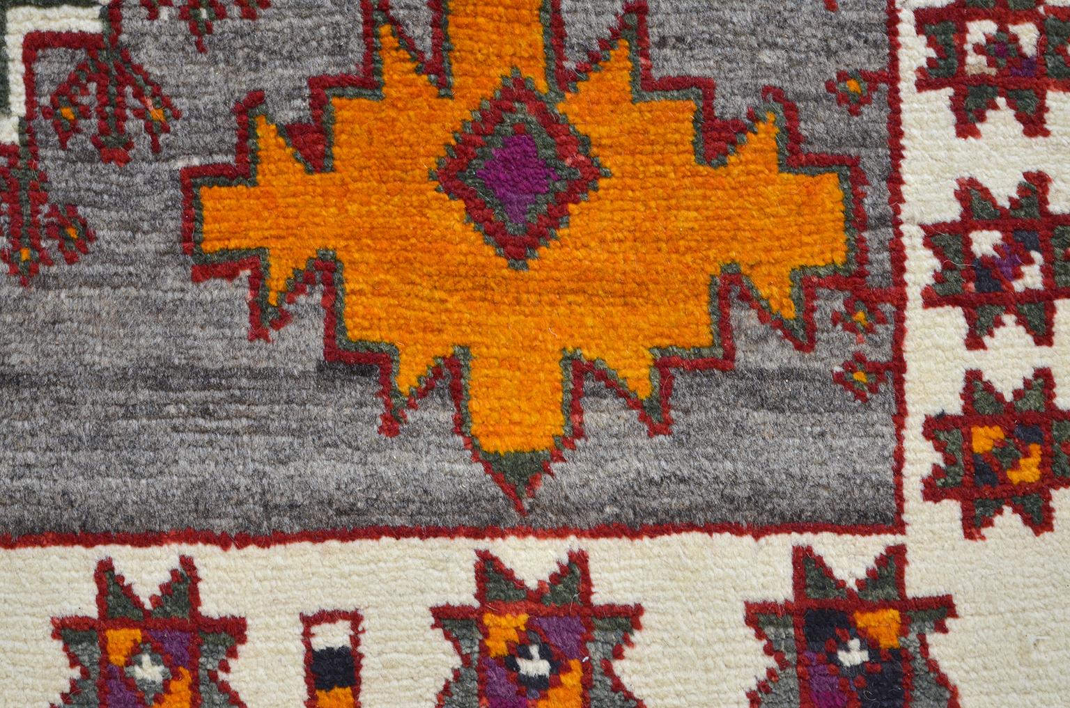 Milieu du XXe siècle Tapis tribal persan Gabbeh des années 1940, laine, 4' x 7' en vente