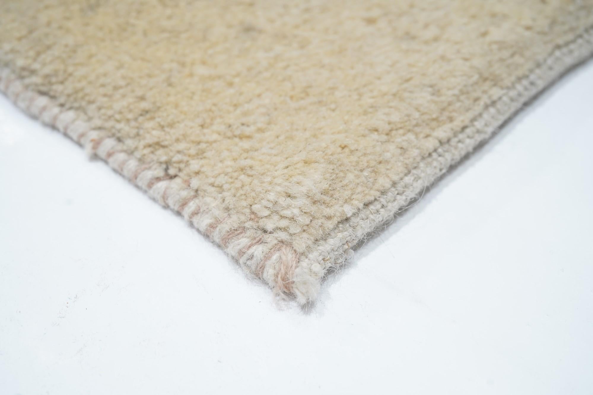 Persischer Gabbeh-Teppich im Vintage-Stil 4''1'''' x 6''2'''' (Ende des 20. Jahrhunderts) im Angebot