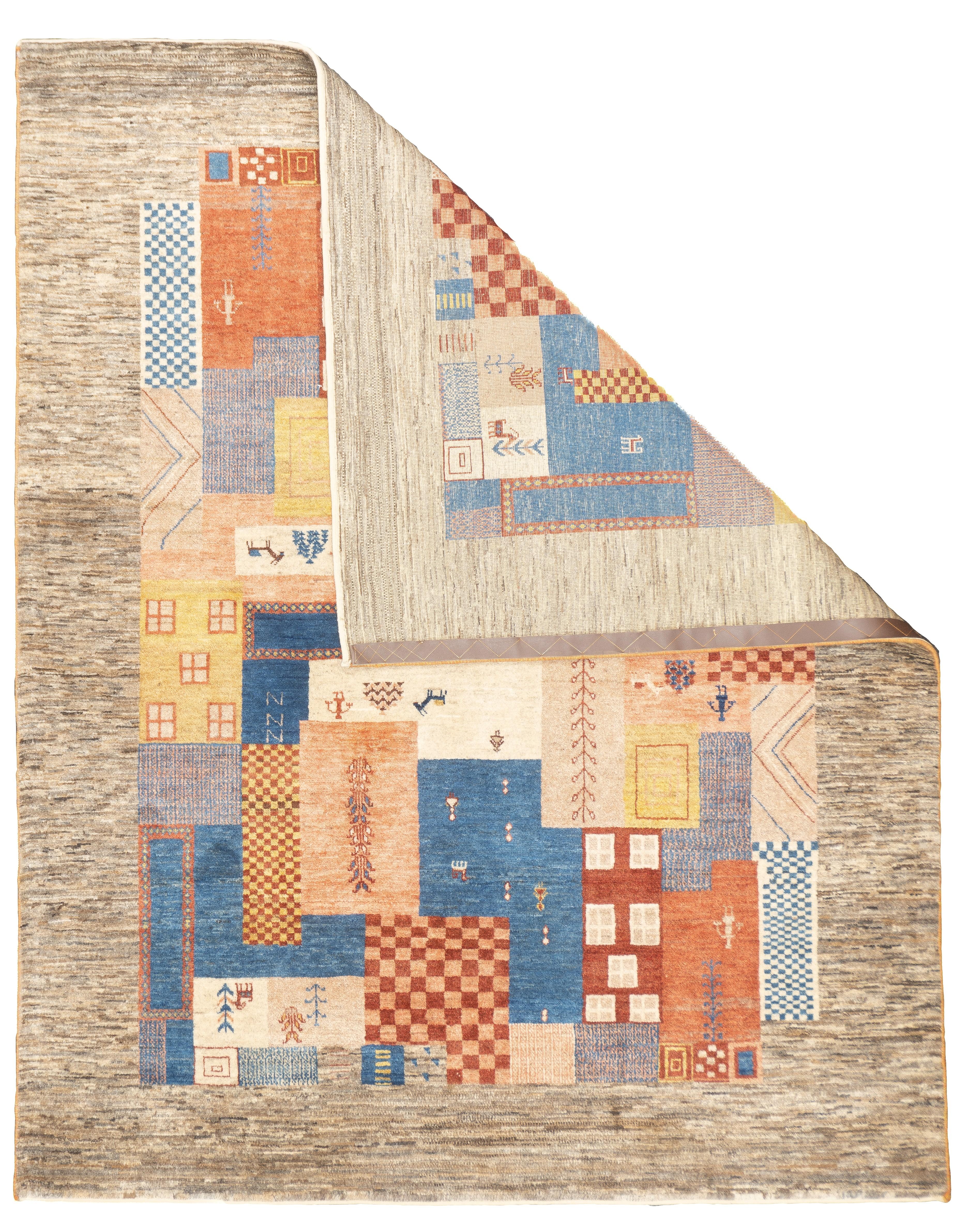 Tappeto persiano vintage Gabbeh 5'3'' x 6'6''. Tappeti a vello di lana, solitamente di formato sparso, tessuti dalle tribù Qashghai della Persia occidentale (provincia di Fars), con armatura moderata, geometrie ordinate e colori non sfumati. Dal