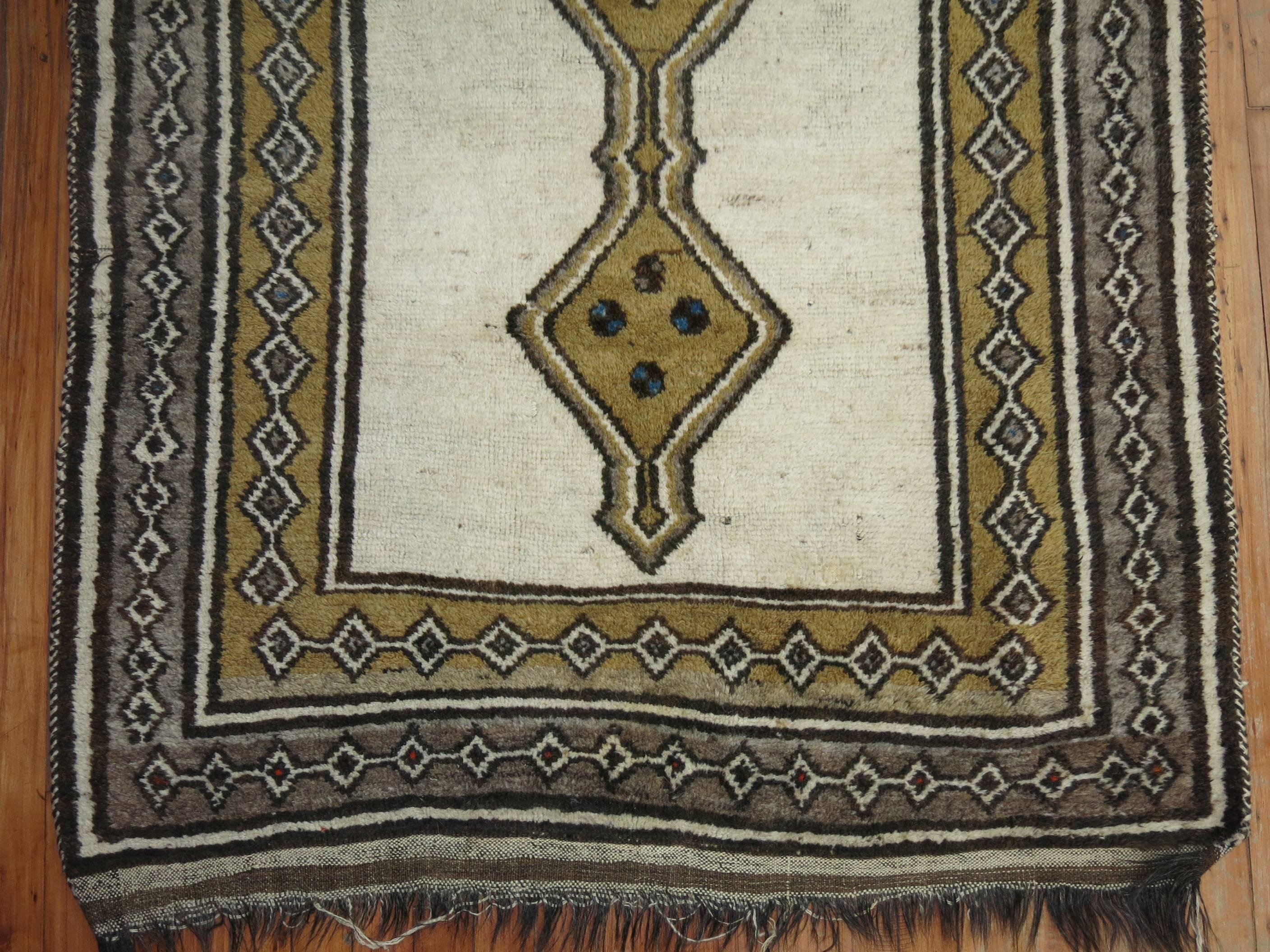 Persischer Gabbeh-Teppich im Vintage-Stil in Elfenbein (Böhmisch) im Angebot