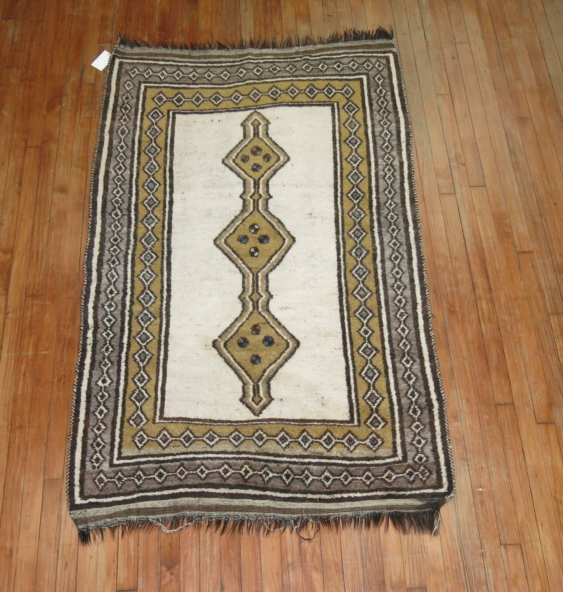 Persischer Gabbeh-Teppich im Vintage-Stil in Elfenbein (Wolle) im Angebot