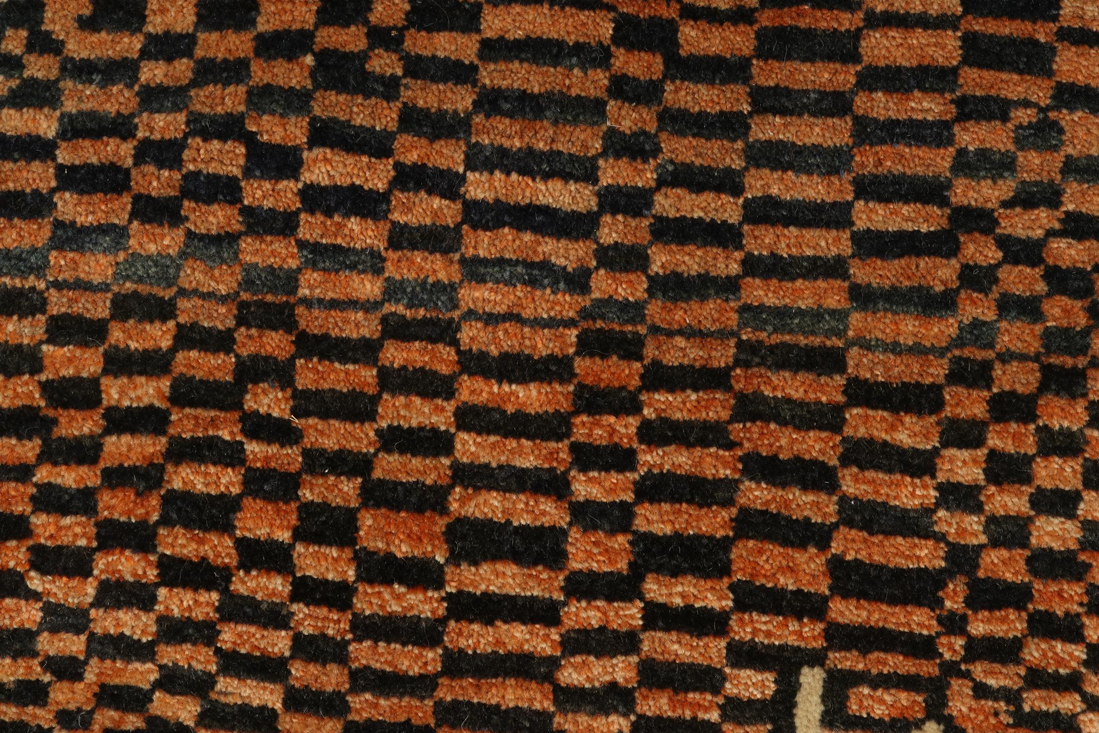 Tapis persan Gabbeh vintage beige, orange, graphique tigre par Rug & Kilim Bon état - En vente à Long Island City, NY