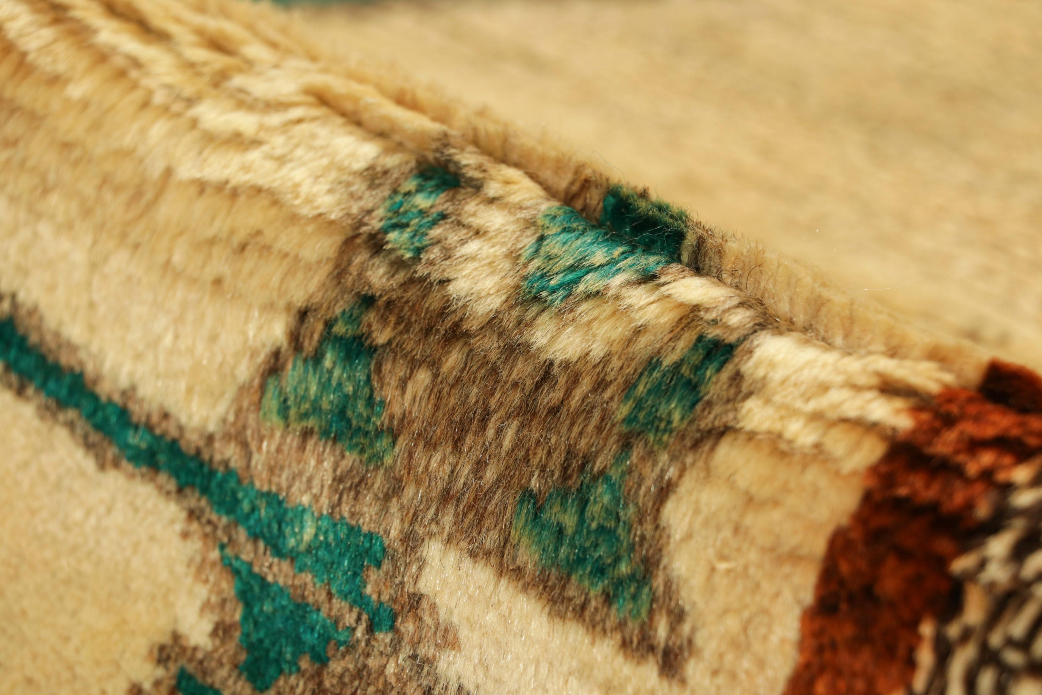 Persischer Gabbeh-Teppich in Beige mit geometrischem Muster, Vintage  Rug & Kilim (Handgeknüpft) im Angebot
