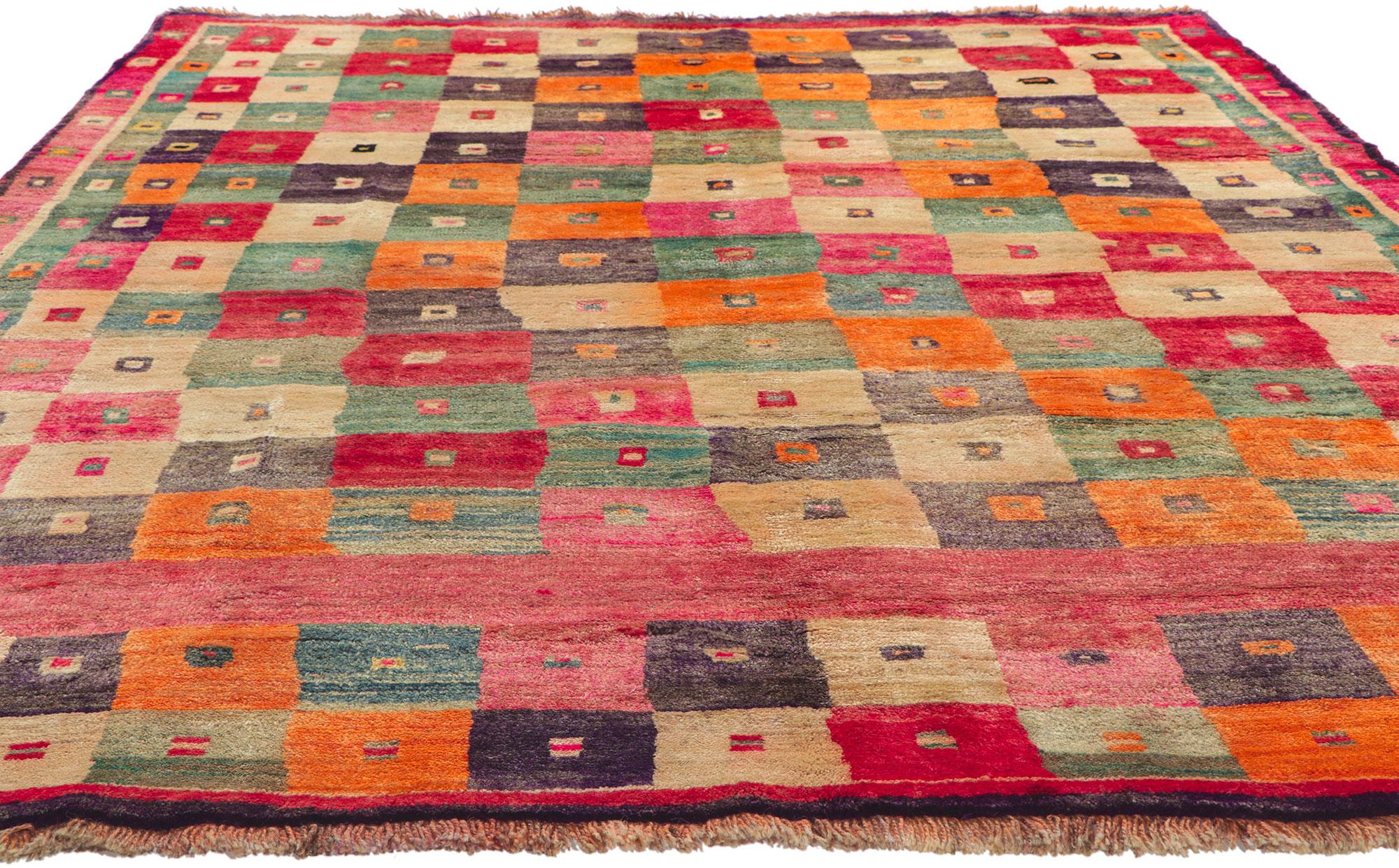 Persischer Gabbeh-Teppich im Vintage-Stil mit kariertem Muster, inspiriert von Karl Benjamin (Moderne der Mitte des Jahrhunderts) im Angebot