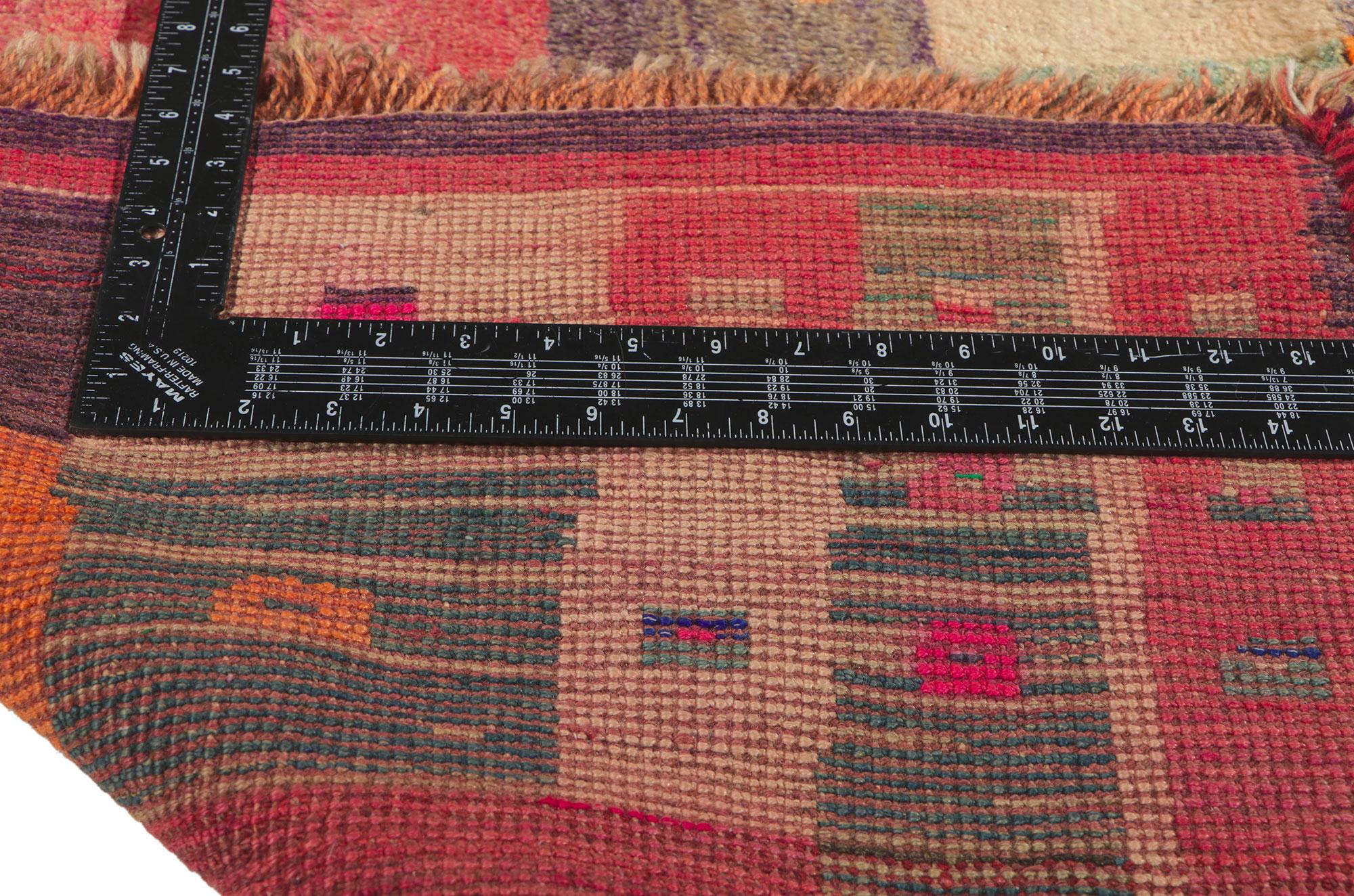 Persischer Gabbeh-Teppich im Vintage-Stil mit kariertem Muster, inspiriert von Karl Benjamin im Zustand „Gut“ im Angebot in Dallas, TX