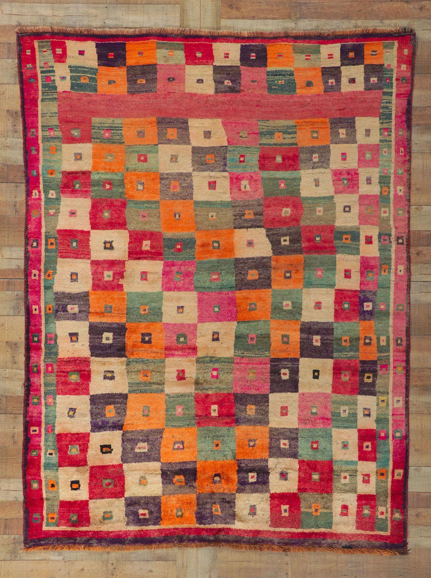 Persischer Gabbeh-Teppich im Vintage-Stil mit kariertem Muster, inspiriert von Karl Benjamin (20. Jahrhundert) im Angebot