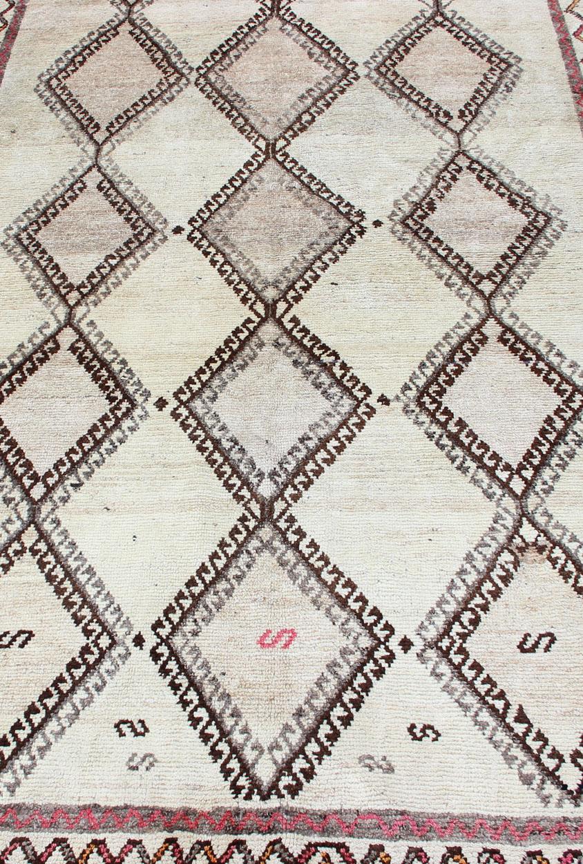 Tappeto persiano vintage Gabbeh con reticolo di diamanti e disegno tribale 5'1 x 8'3 in vendita 3