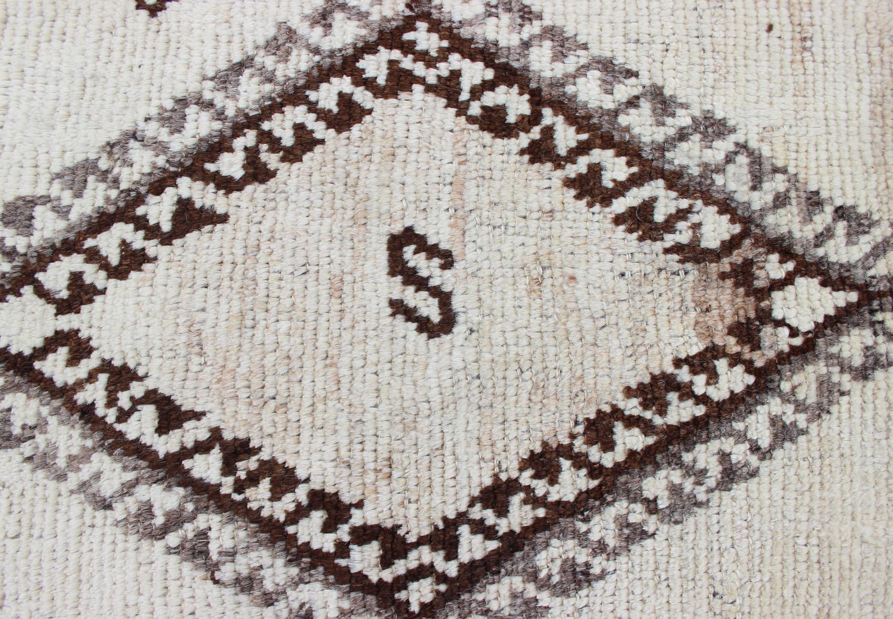 Persiano Tappeto persiano vintage Gabbeh con reticolo di diamanti e disegno tribale 5'1 x 8'3 in vendita