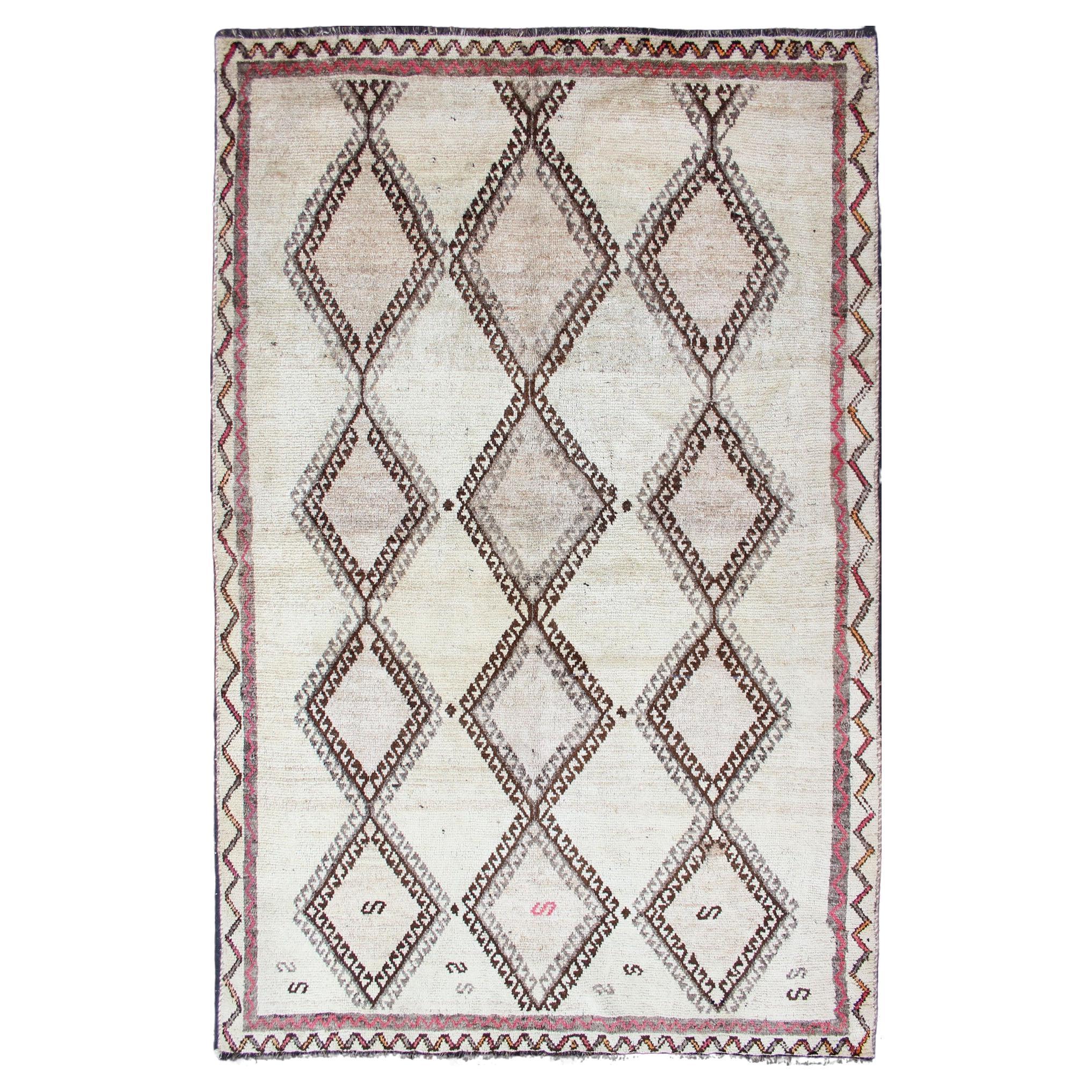 Tappeto persiano vintage Gabbeh con reticolo di diamanti e disegno tribale 5
1 x 8
3