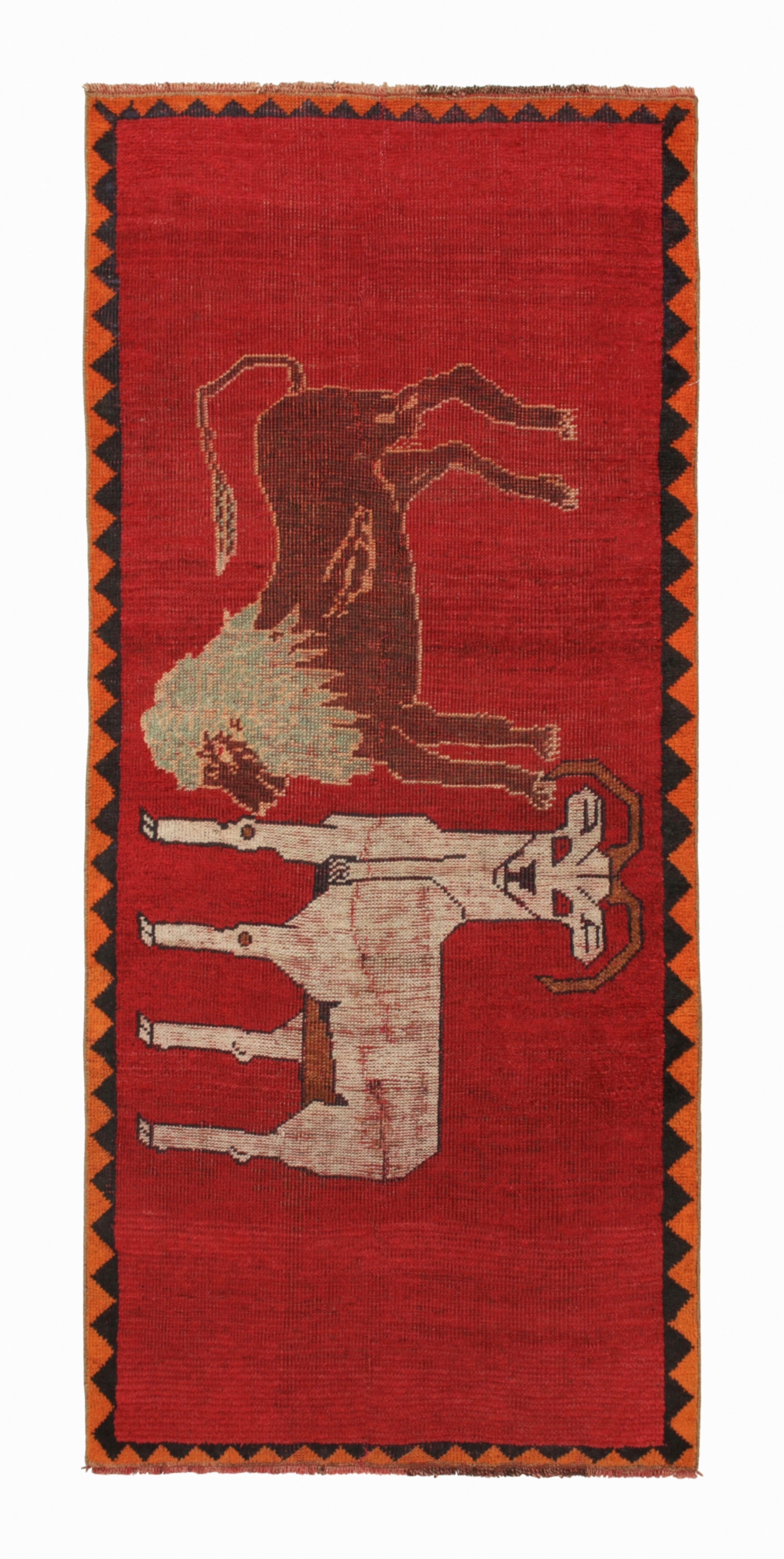 Tapis de couloir persan Gabbeh vintage rouge avec photos d'animaux par Rug & Kilim en vente