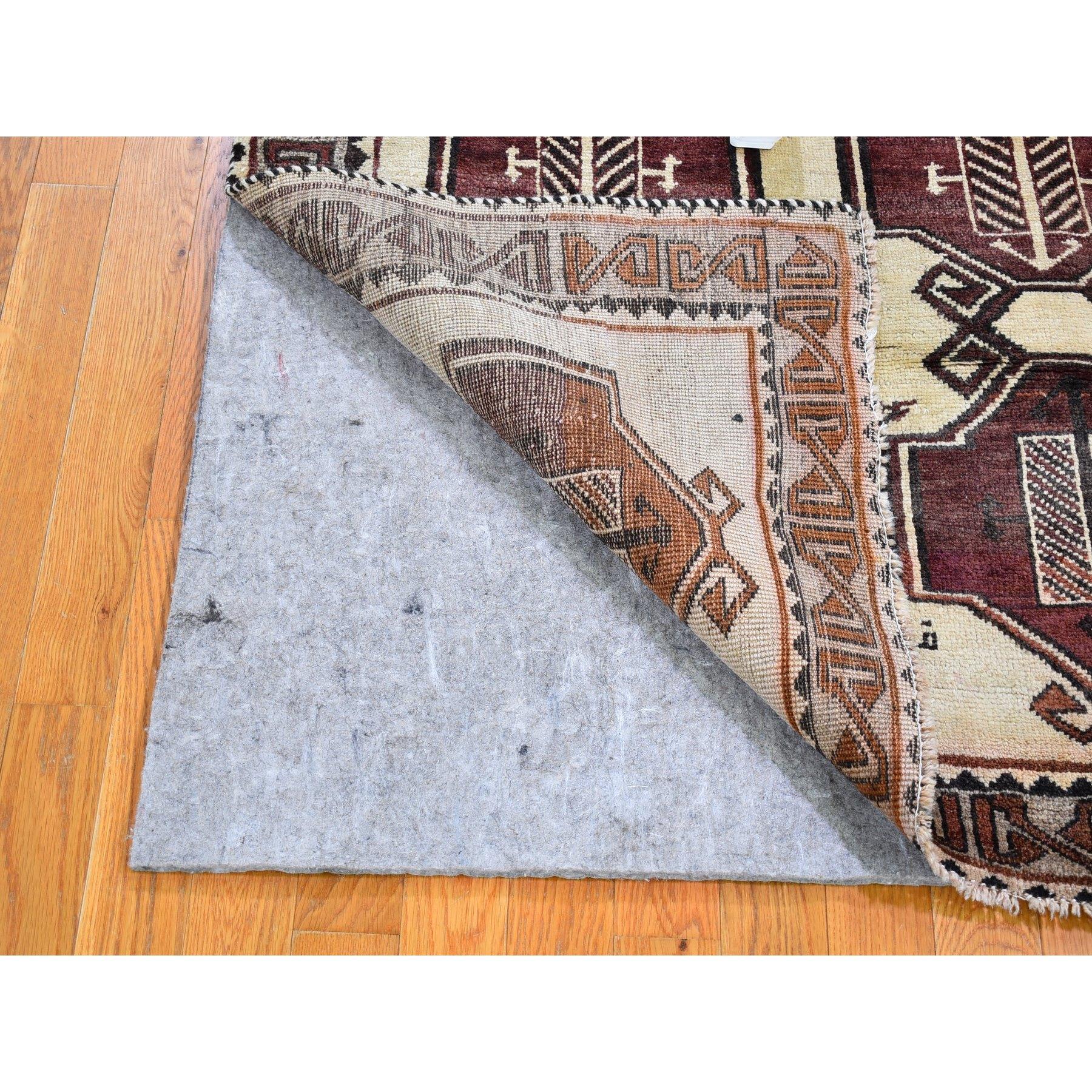 Perse Tapis persan vintage Gabbeh signé à médaillons géométriques en pure laine nouée à la main en vente