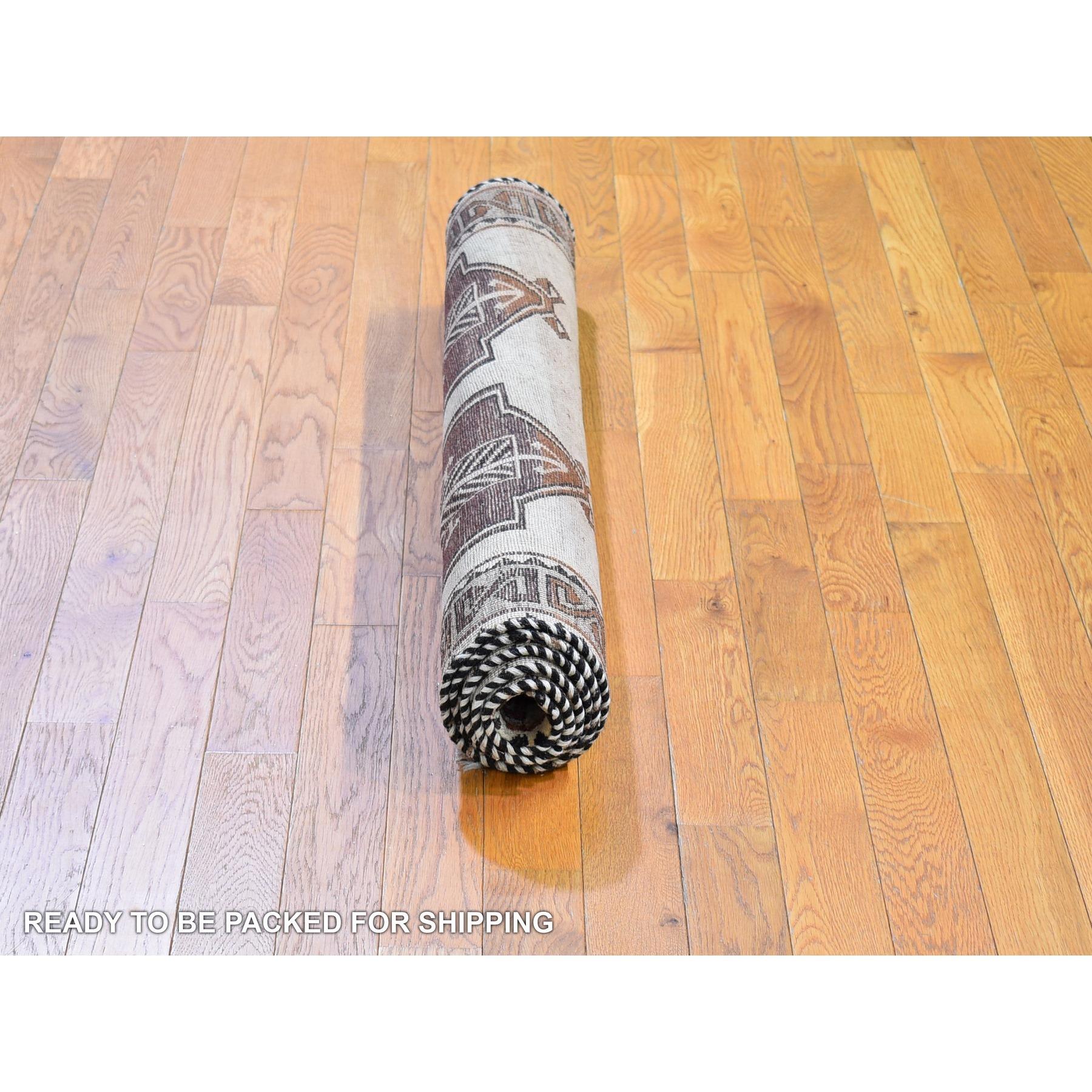 Noué à la main Tapis persan vintage Gabbeh signé à médaillons géométriques en pure laine nouée à la main en vente