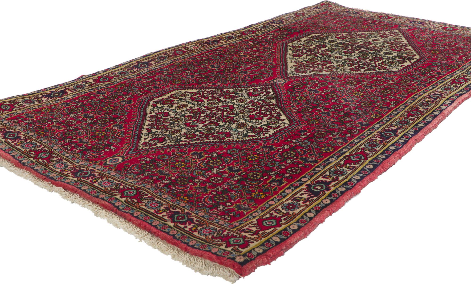 75990 Vintage Persisch Bijar Teppich, 02'11 x 05'05. Dieser handgeknüpfte persische Bijar-Teppich aus Wolle im Vintage-Stil weist ein Allover-Muster mit zwei vertikal ausgerichteten Sechsecken mit Haken und dichten floralen Verzierungen auf.