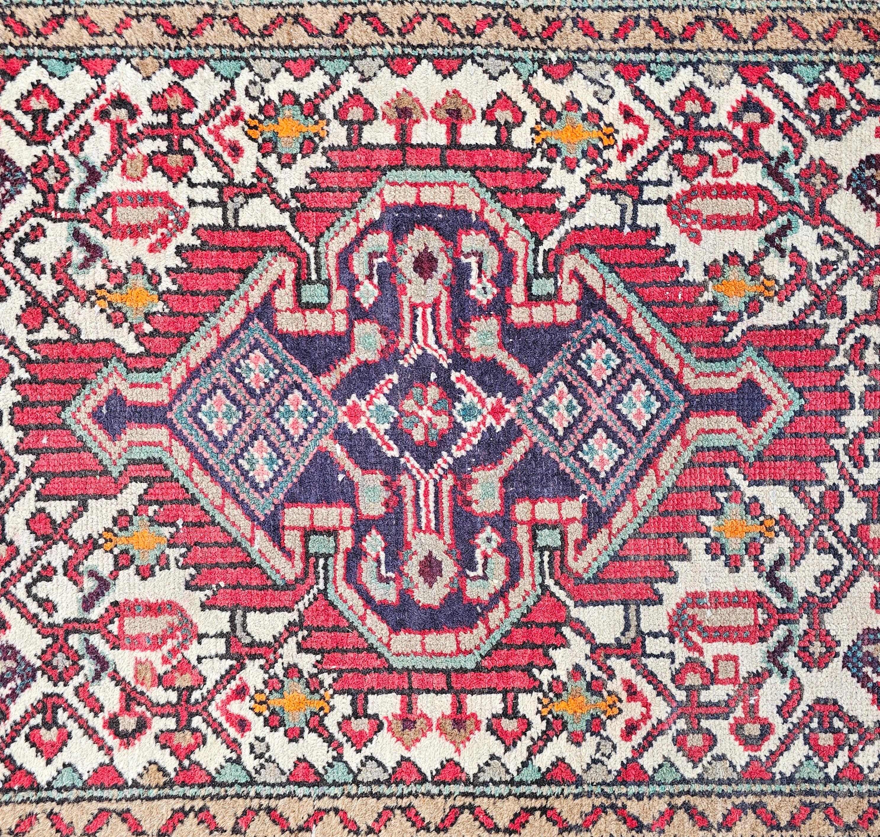Vintage Persian Hamadan Hand-Knotted Runner, Iran 1950s In Good Condition For Sale In Beograd, RS