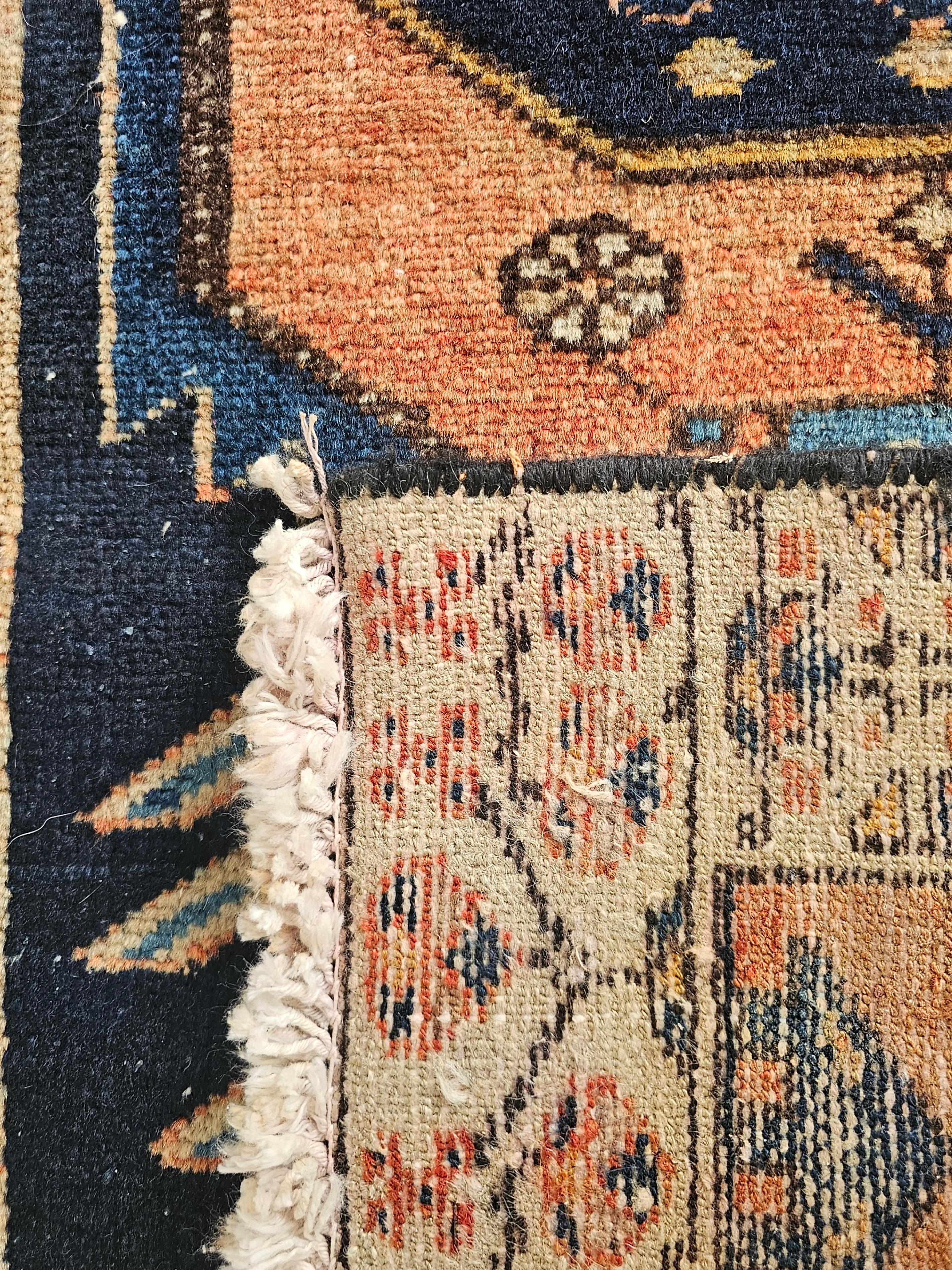 Persischer handgeknüpfter Vintage-Läufer Hamadan mit geometrischem Muster, Iran 1950er Jahre im Angebot 2