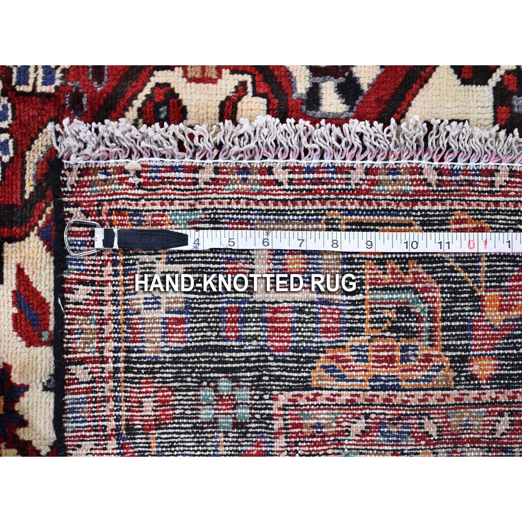 Fin du 20e siècle Tapis persan vintage Hamadan ivoire avec motif de bouquet de fleurs en laine nouée à la main en vente